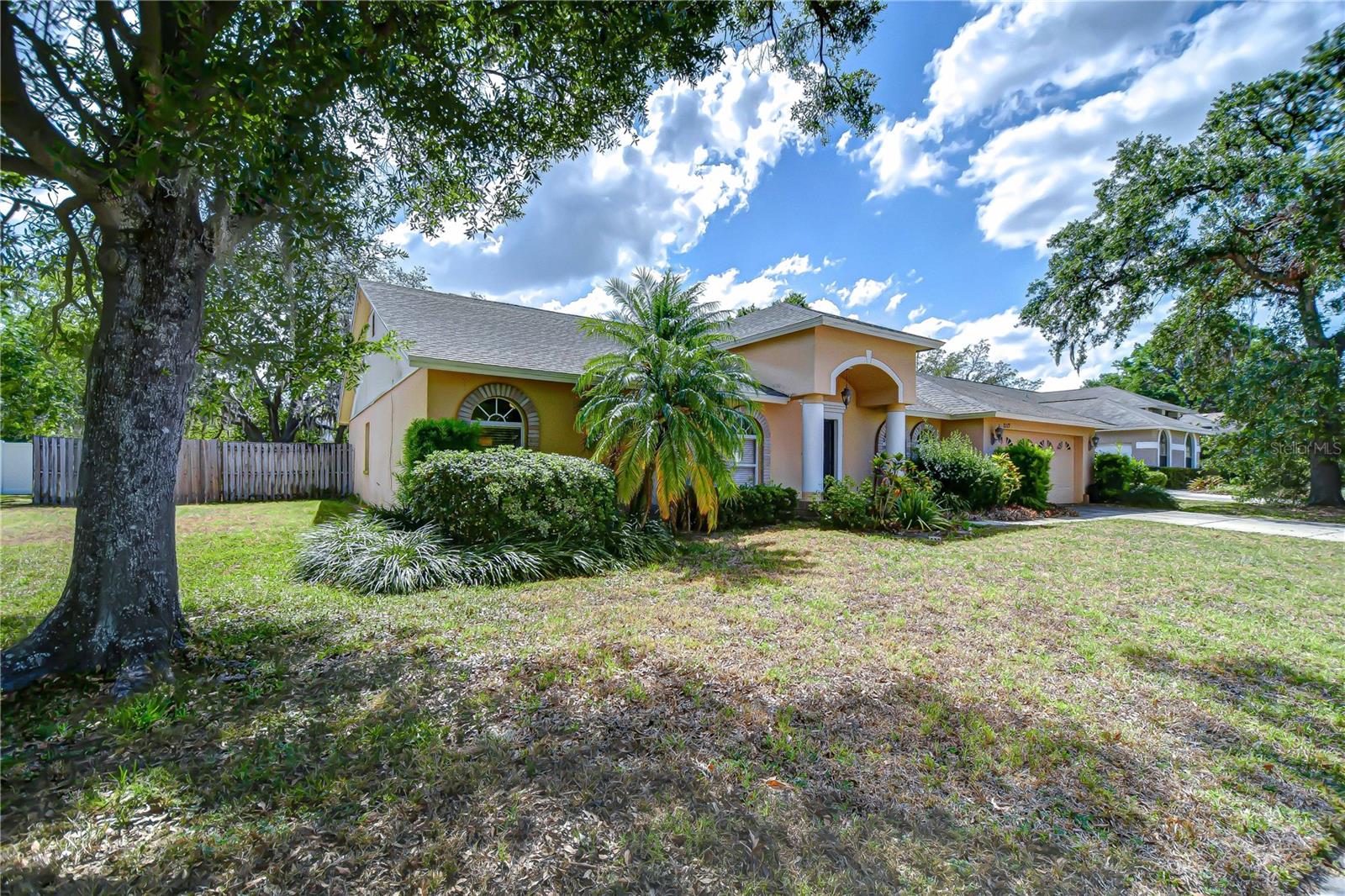 Tropical curb appeal!