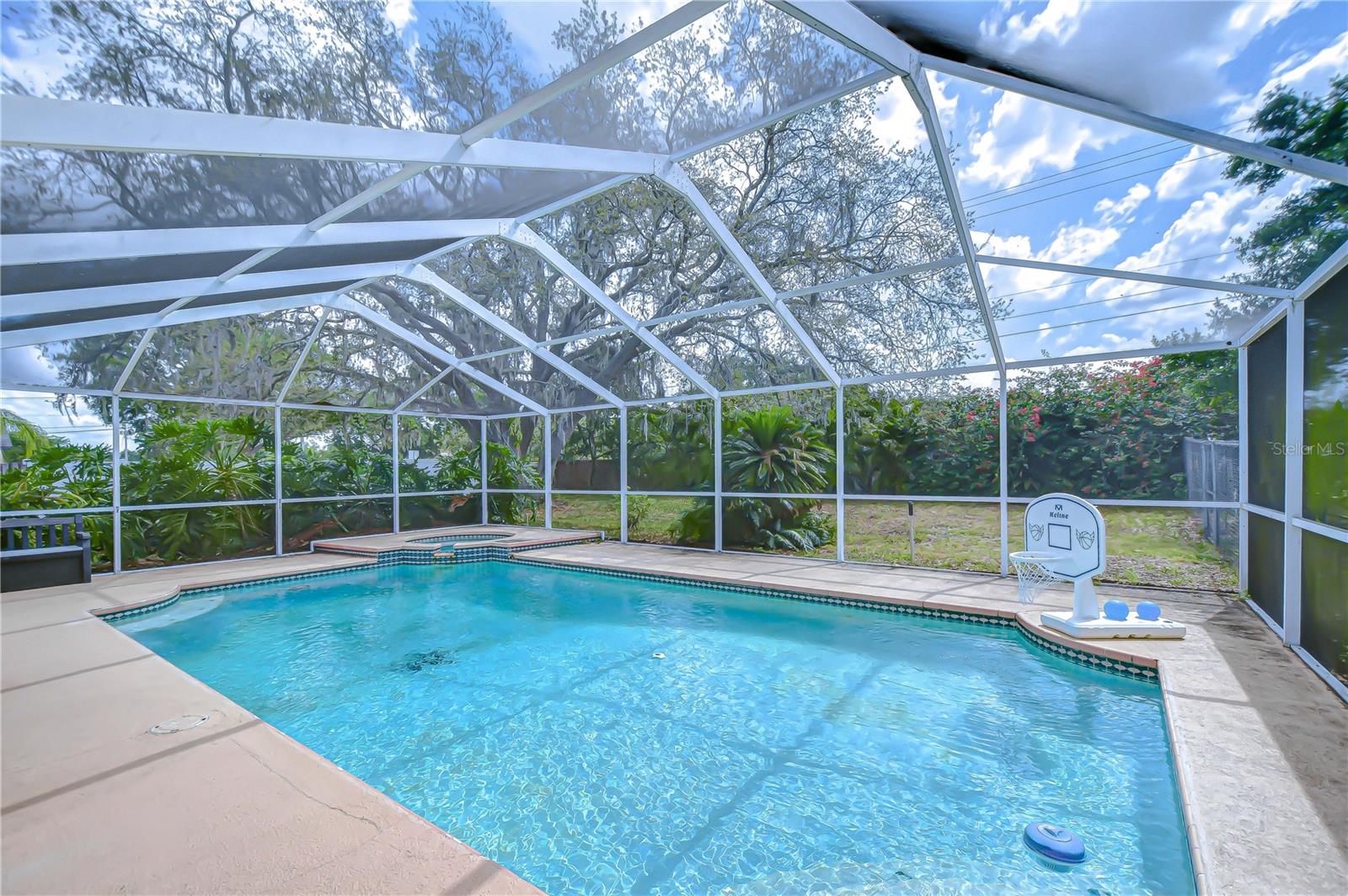 Sparkling pool!