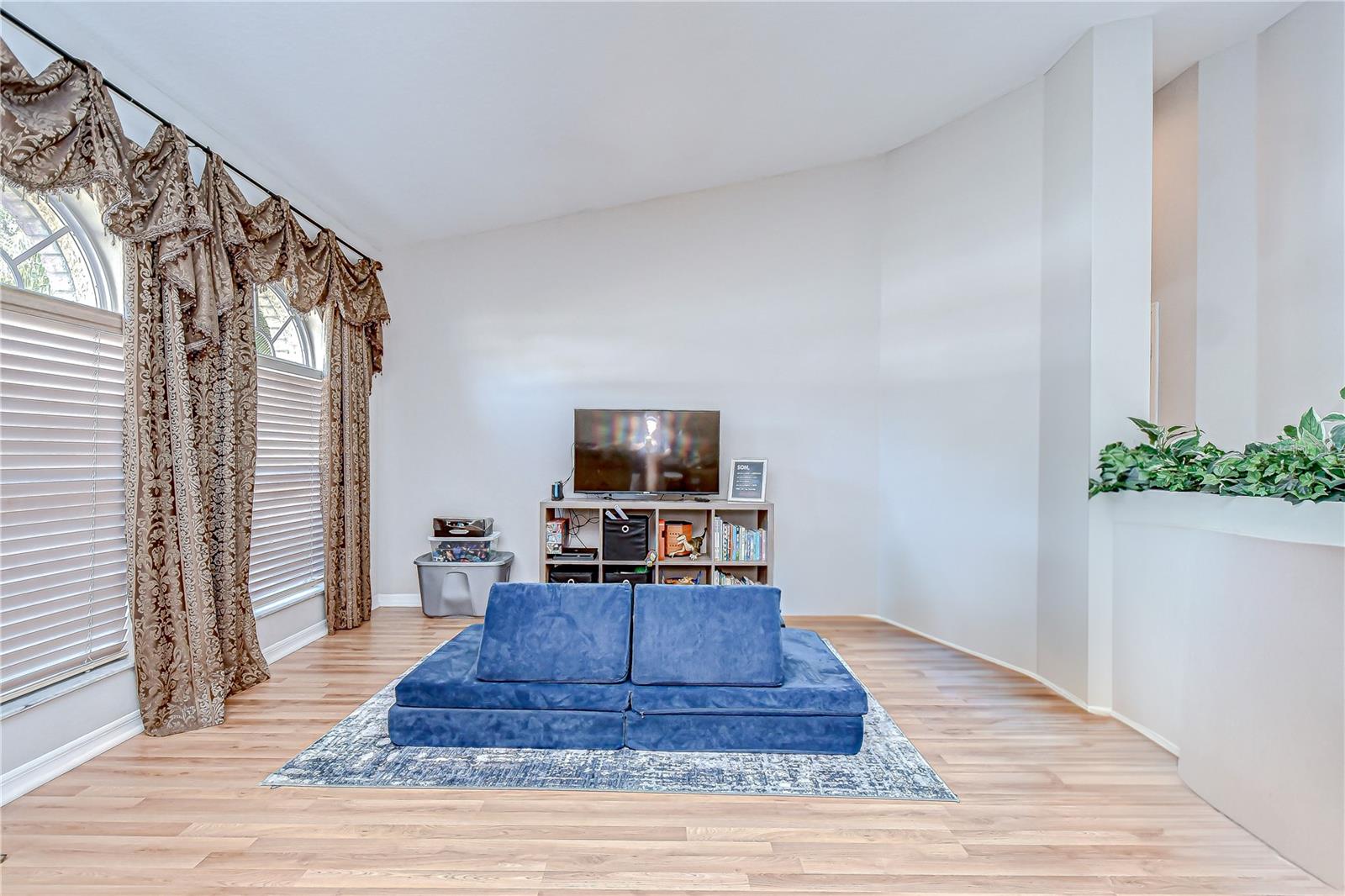 Spacious living room!