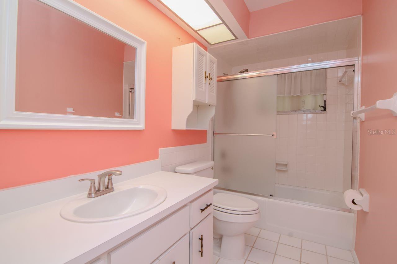 Primary bath has been meticulously kept.