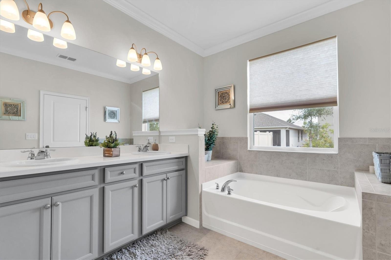 Primary En Suite Bath