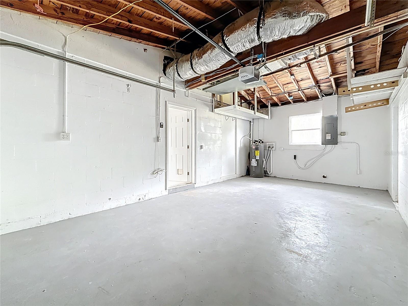 1 car garage with W/D hook ups