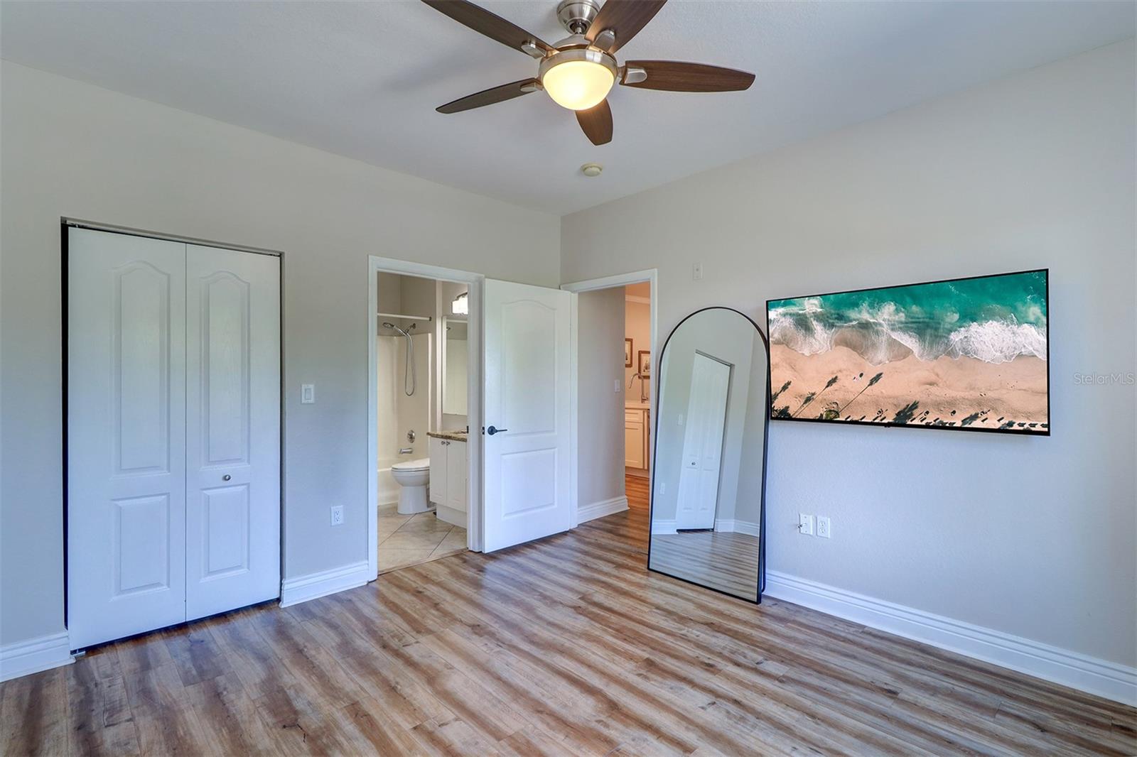 2nd bedroom suite