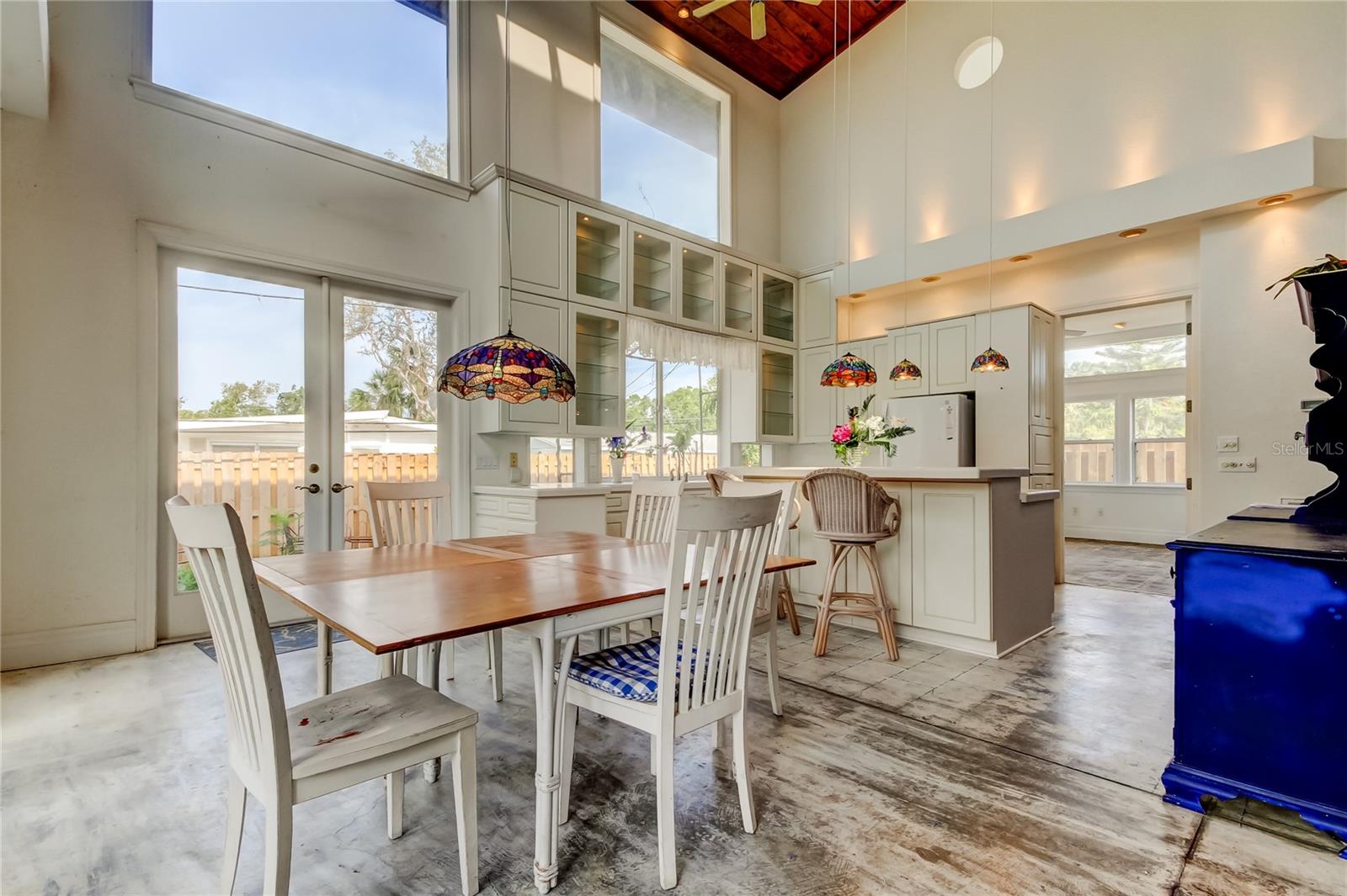 Kitchen dining area