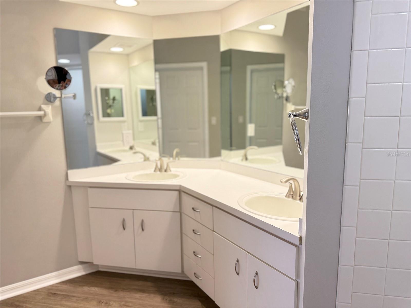 Dual sinks
