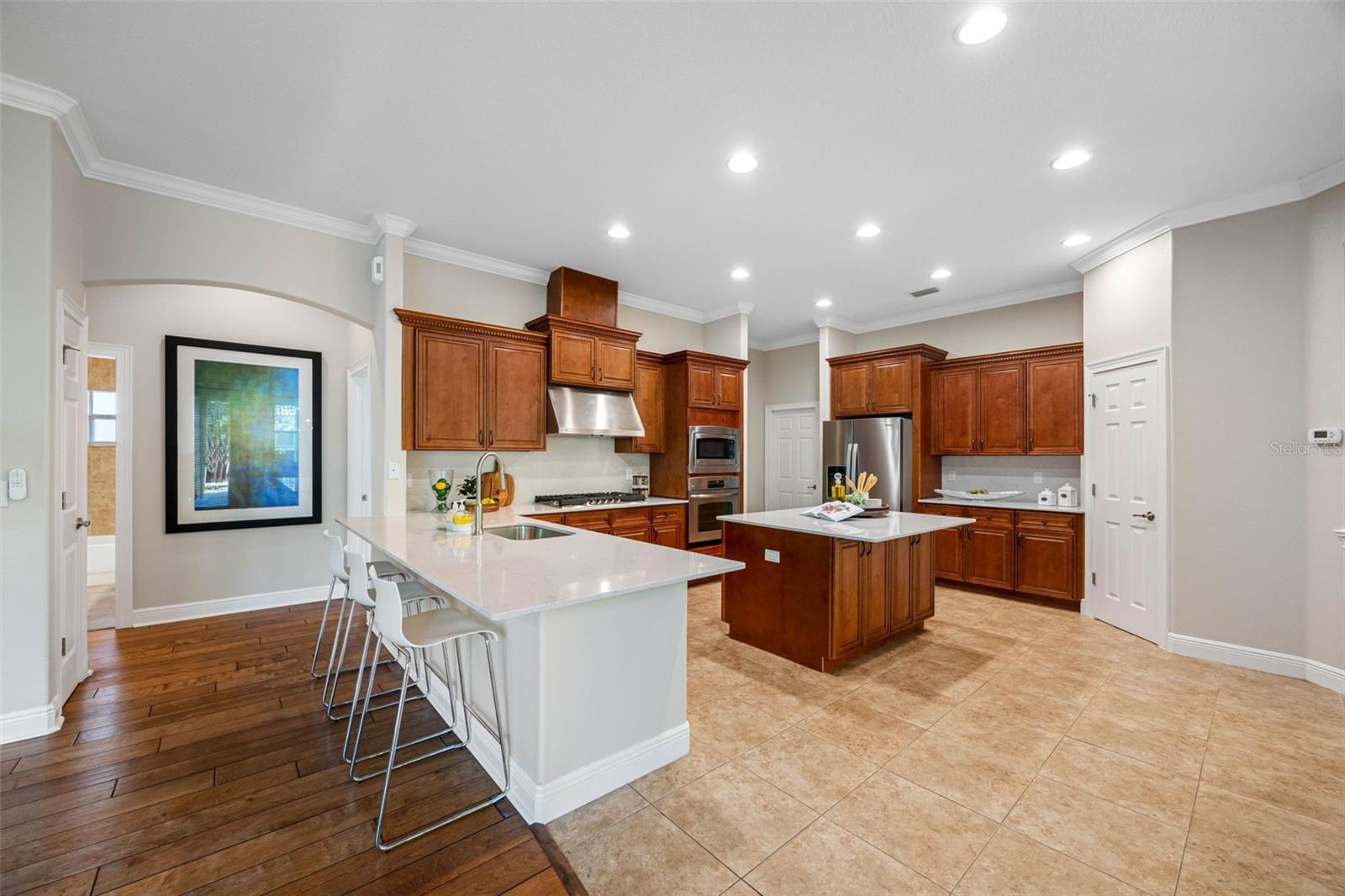 Kitchen w/peninsular