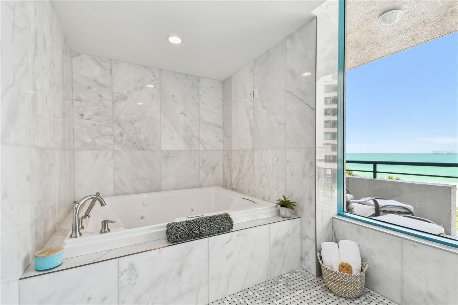 EnSuite Whirlpool Tub