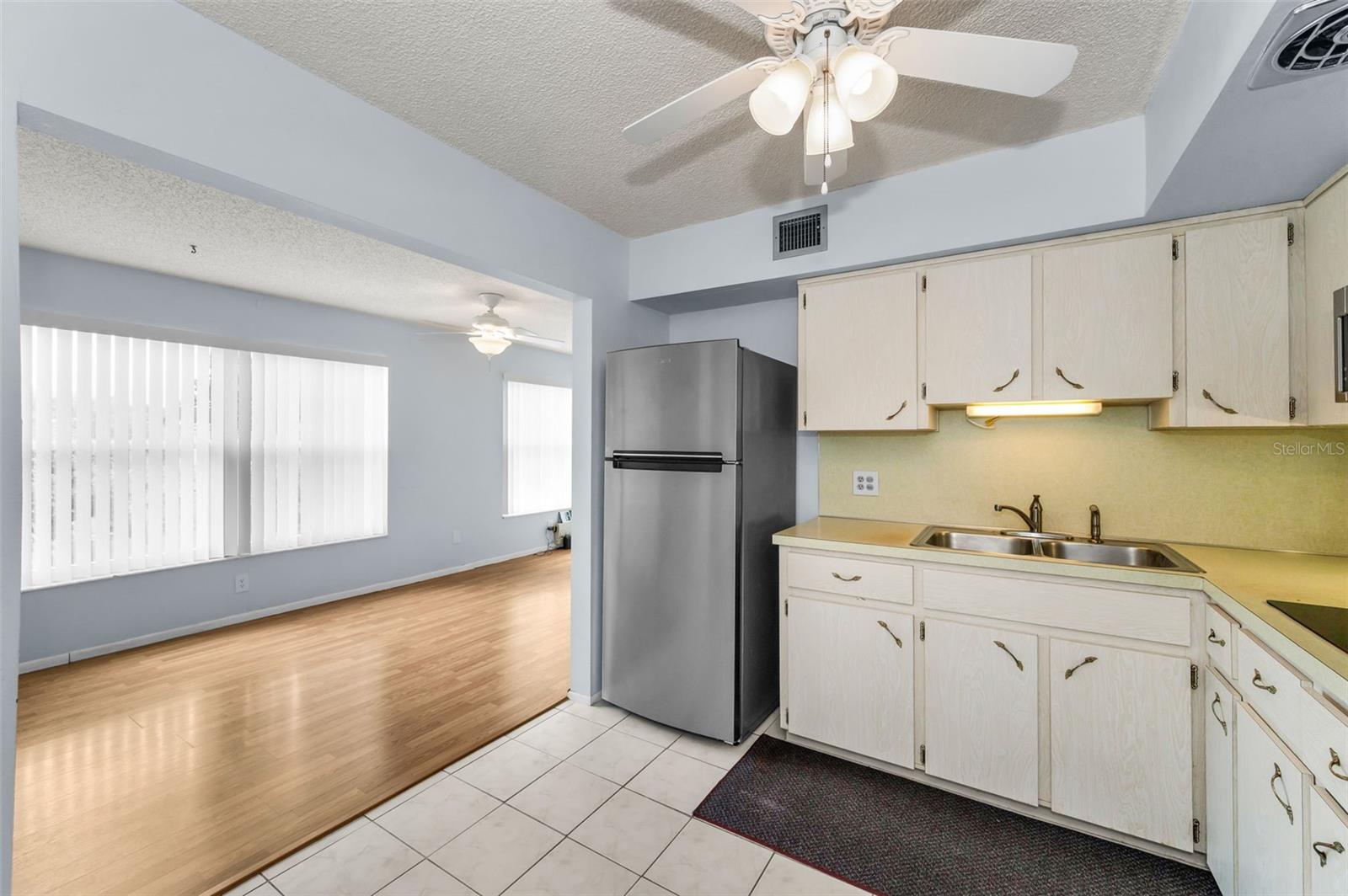 Kitchen into Florida Room