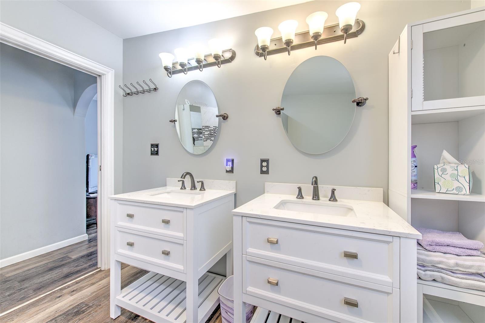 Primary en suite bathroom
