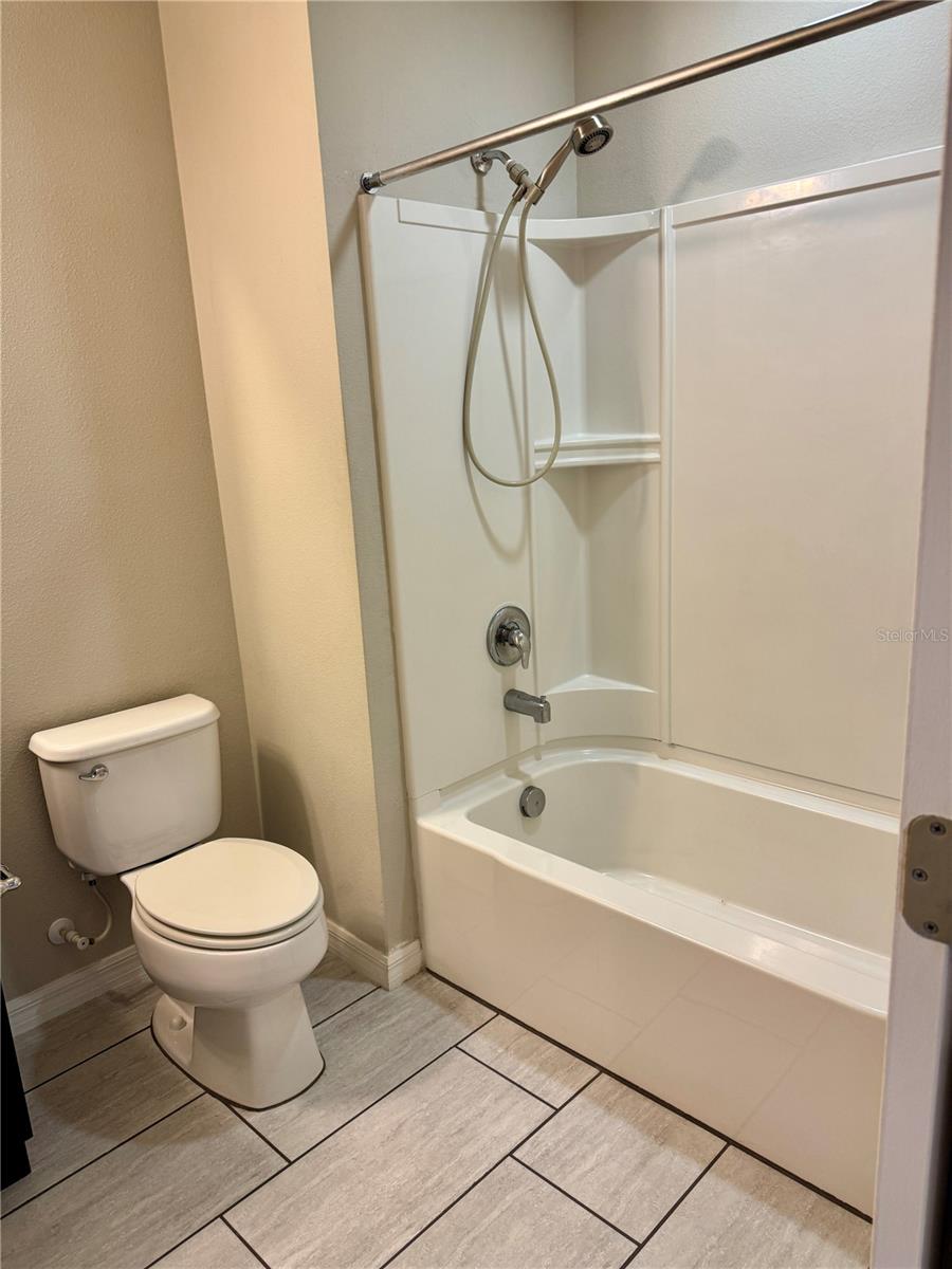 2nd Bathroom Tub/Shower