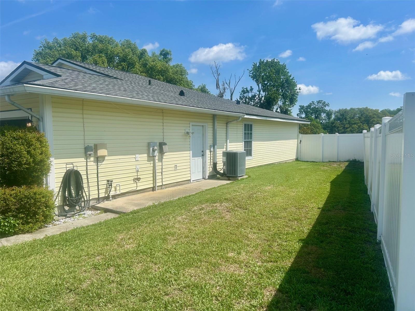 Right Side Yard Room for RV or Boat