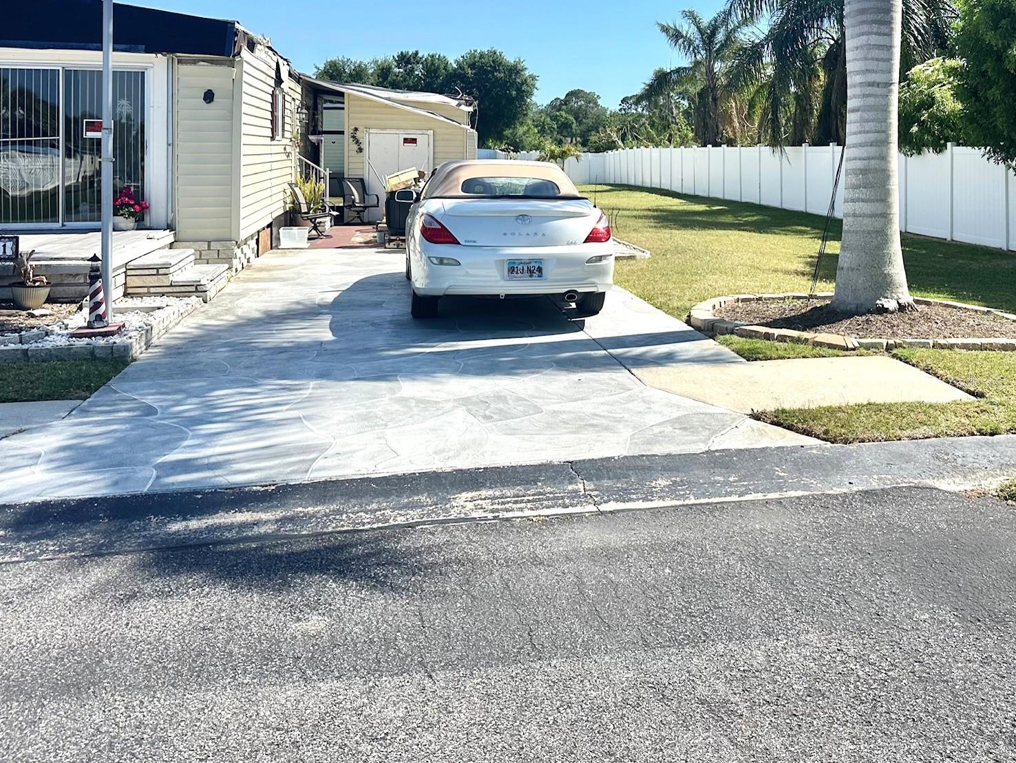 Spacious private yard!