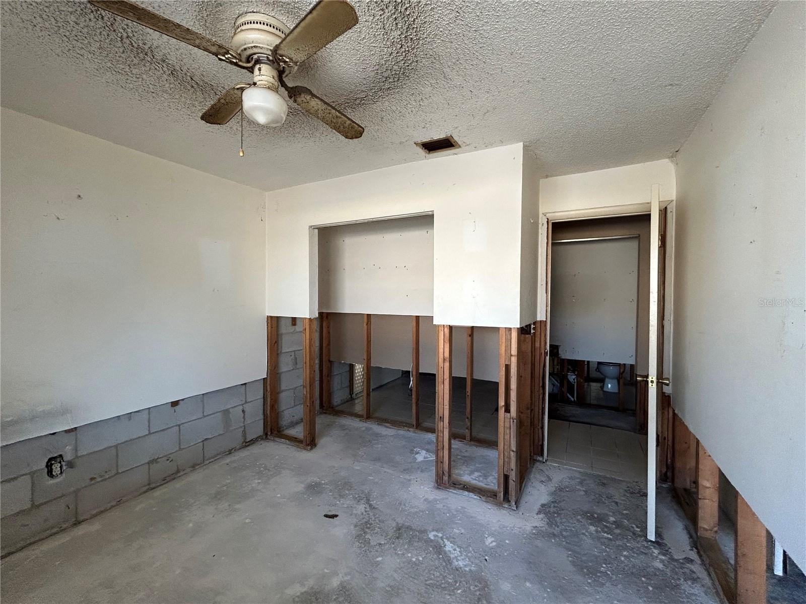 BEDROOM 2
