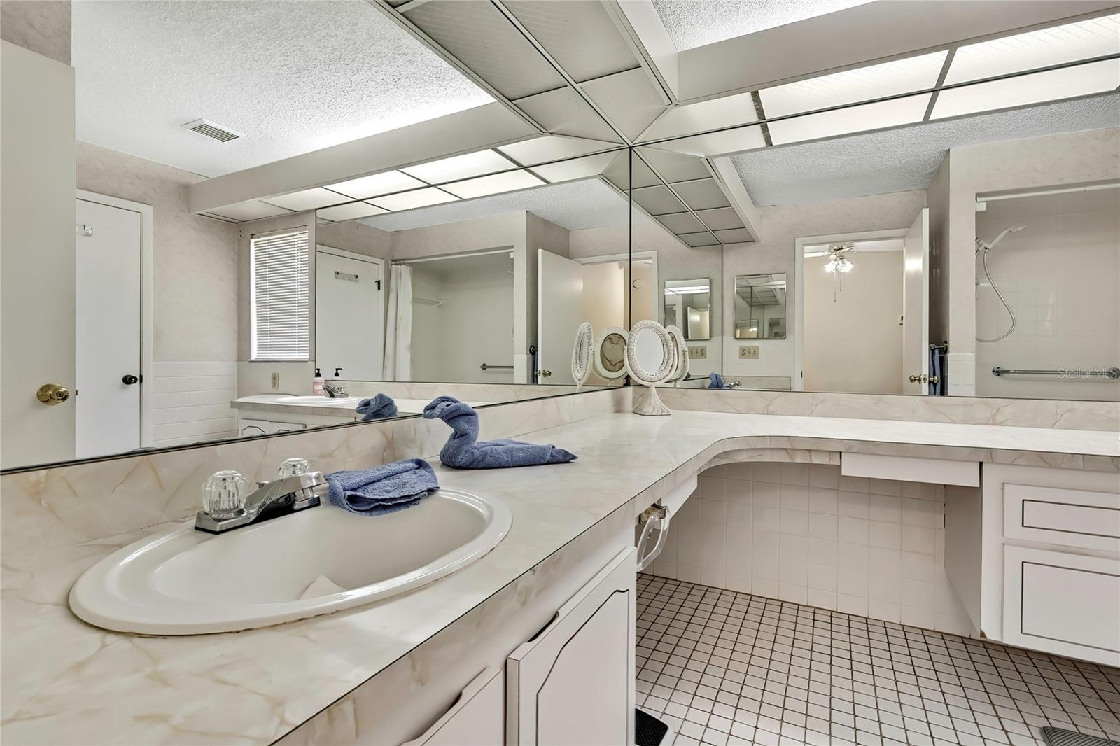 dual access to bathroom