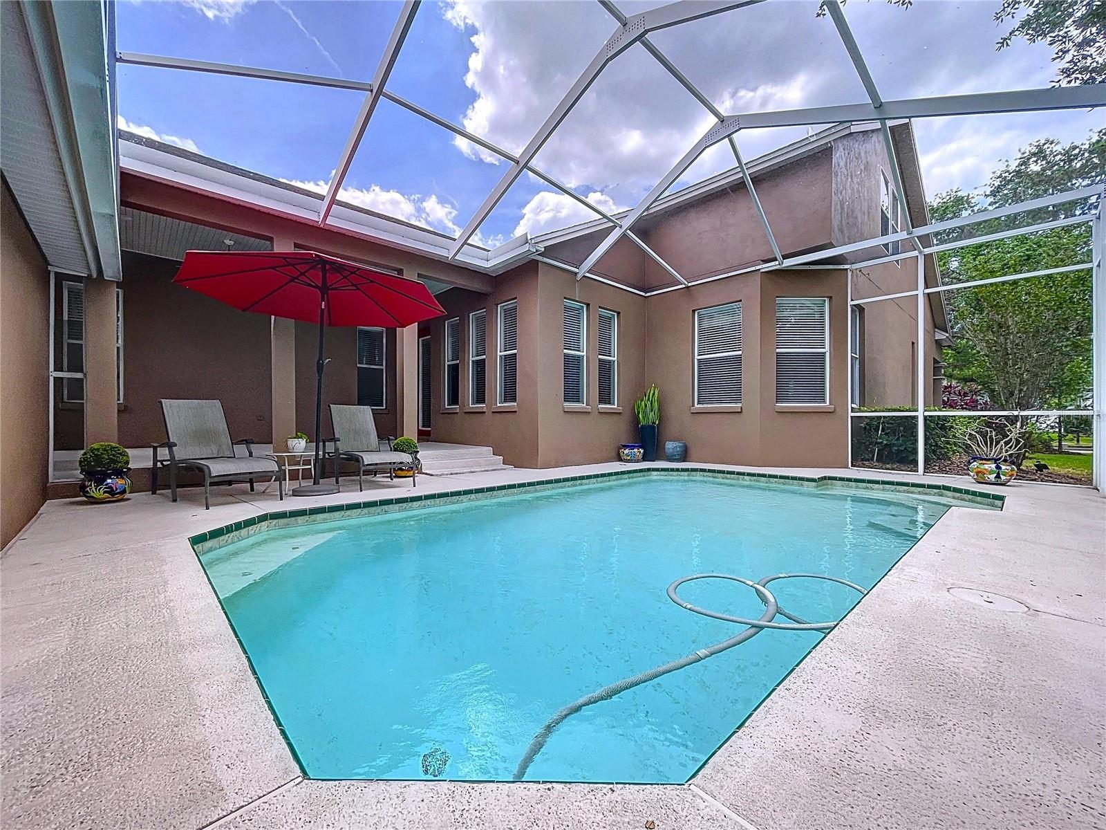 Pool to patio w/ screen