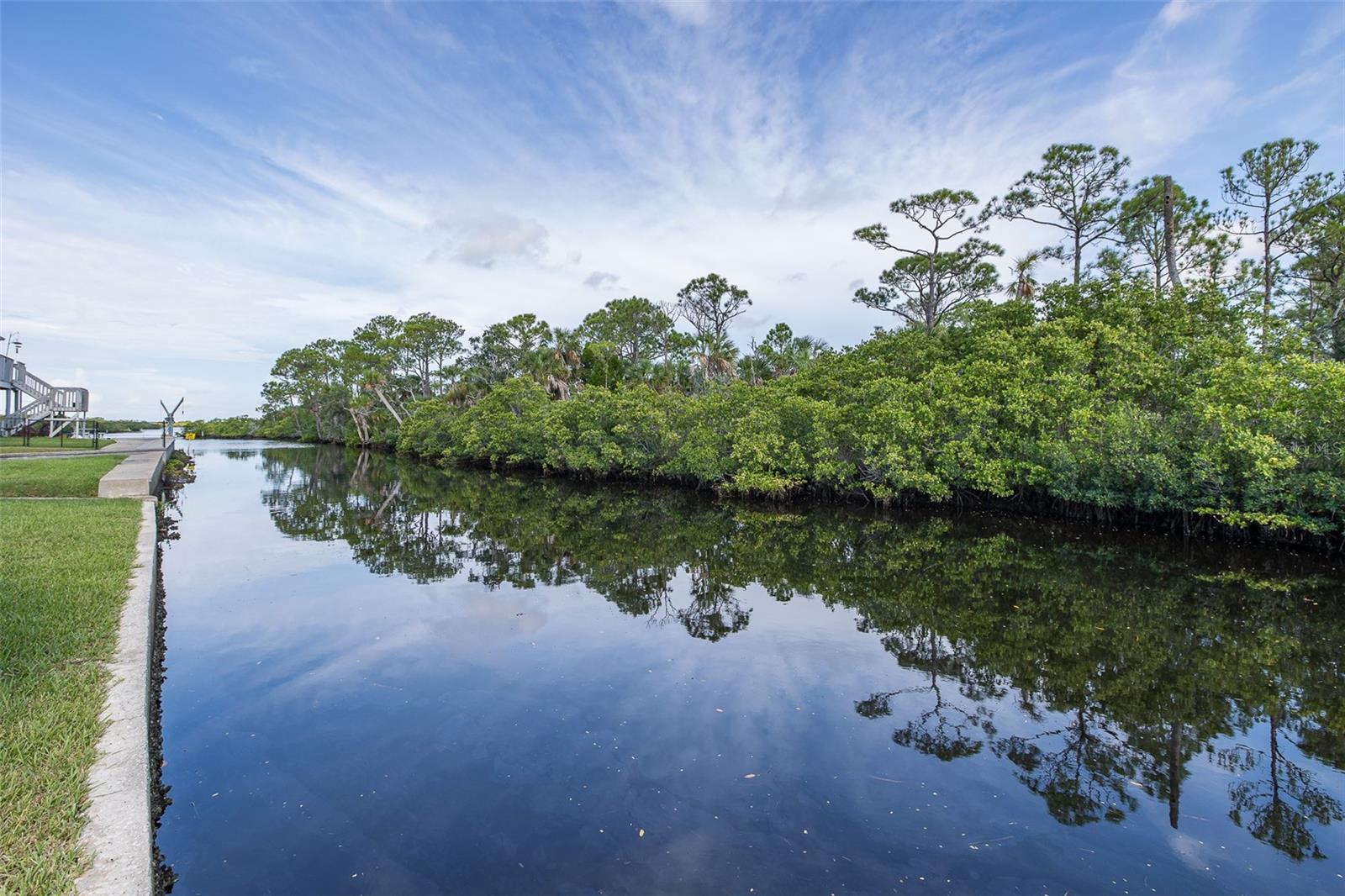 Wide open canal with Gulf Access