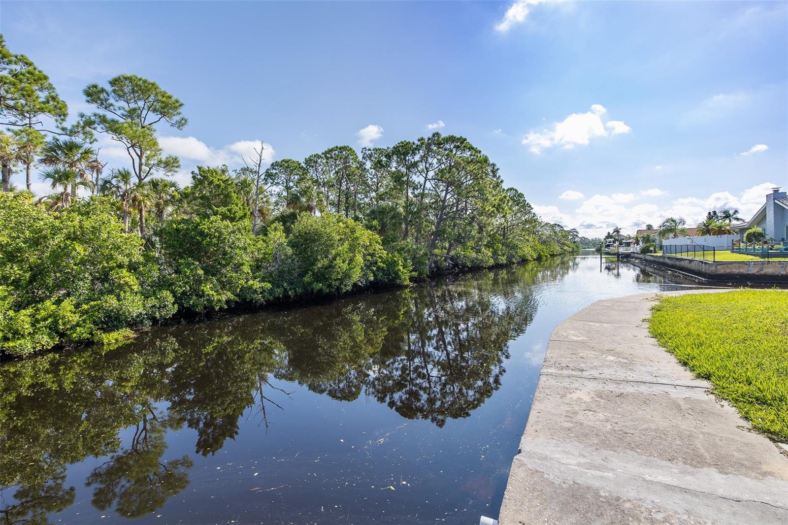 Wide open canal with Gulf Access