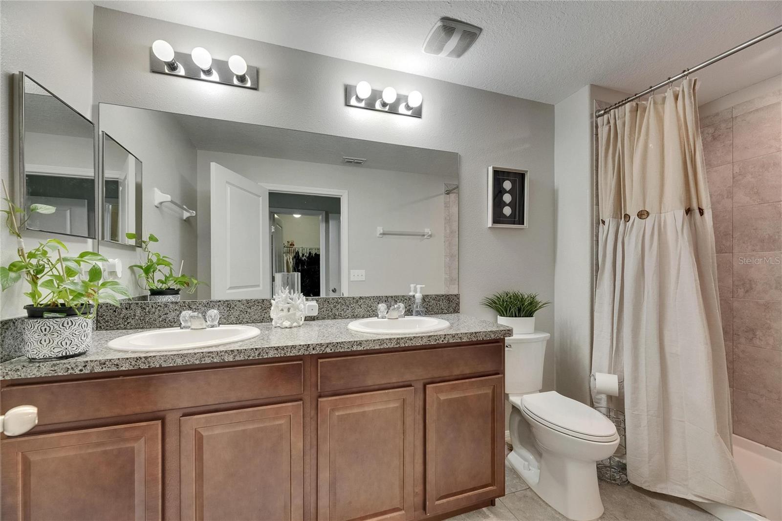 Primary Ensuite-Shower Stall, Double Vanity