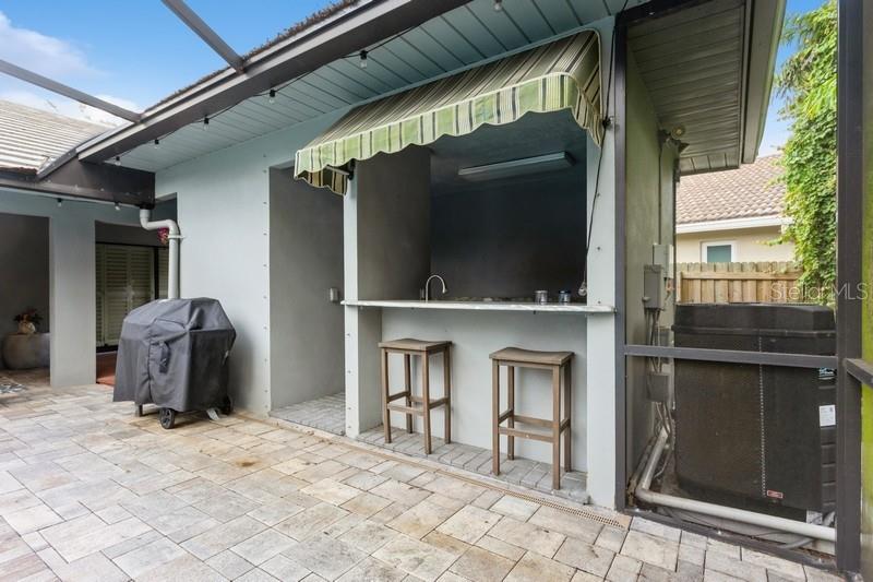 Outdoor Kitchen/Bar
