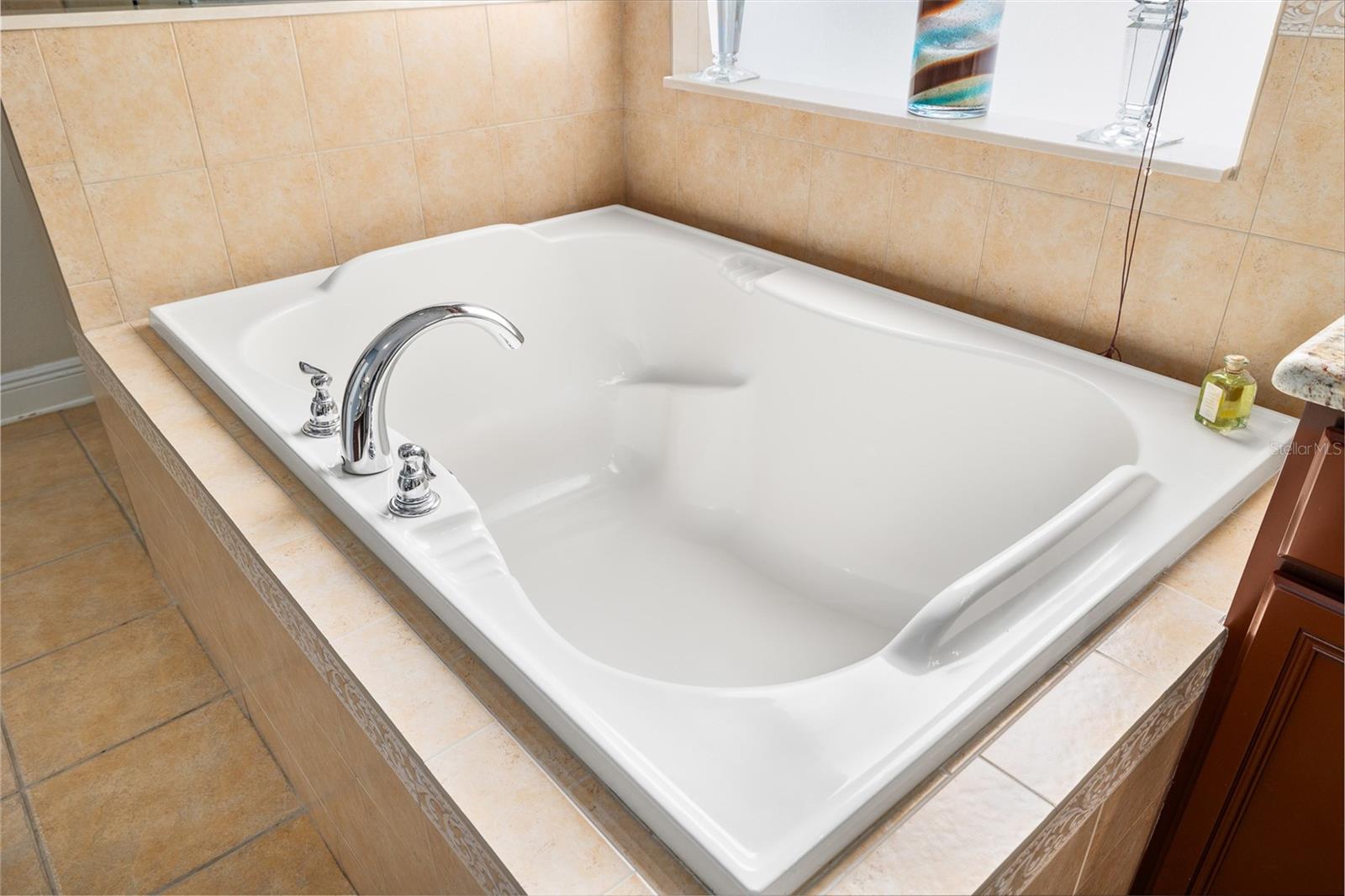 Primary Ensuite- Garden Tub