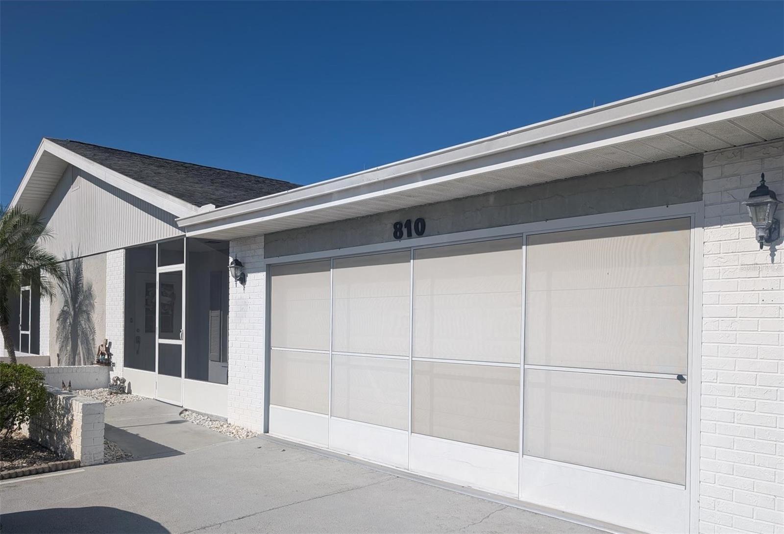 Bonus retractable screen for garage door