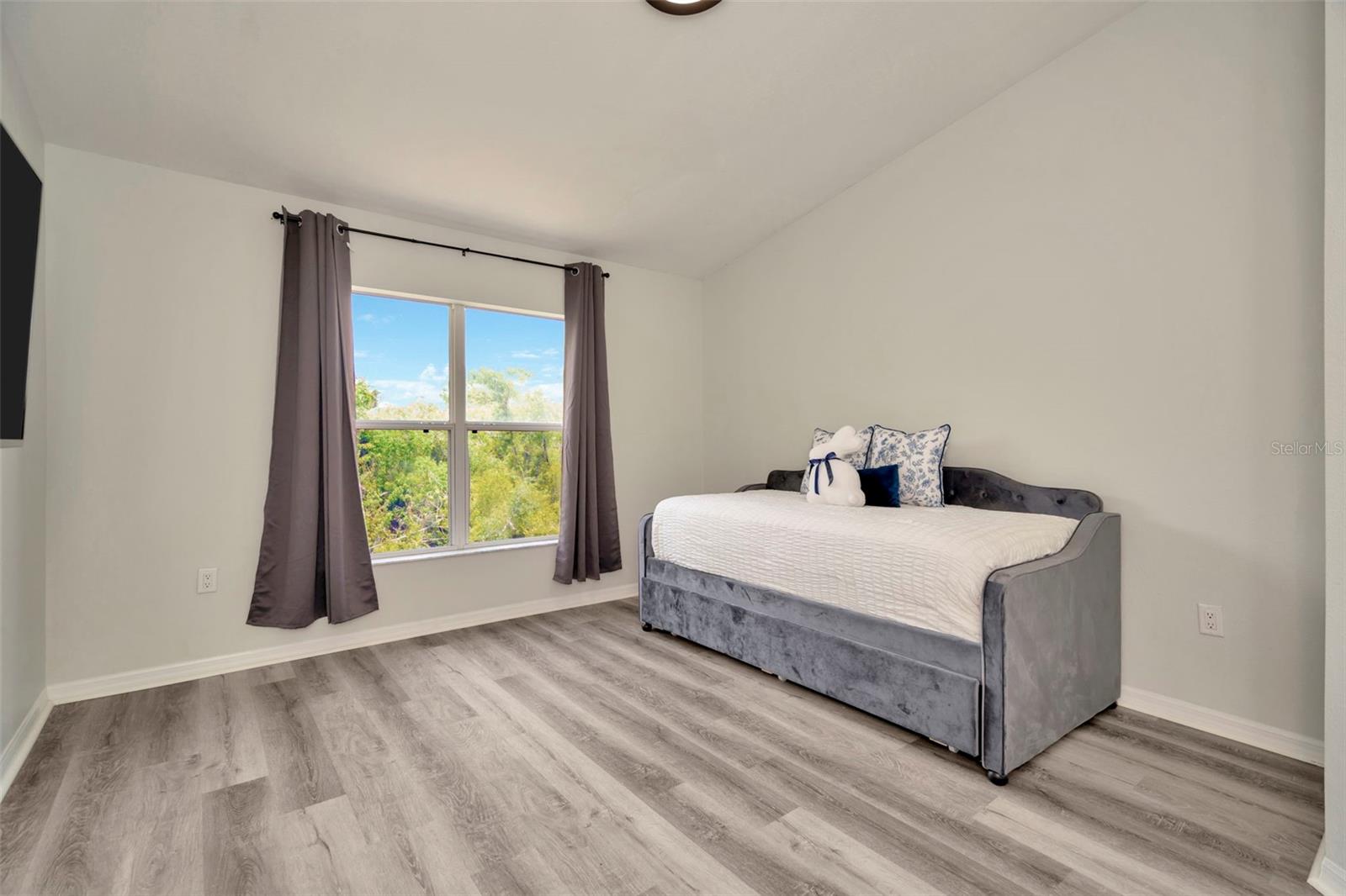 Upstairs Bedroom 2