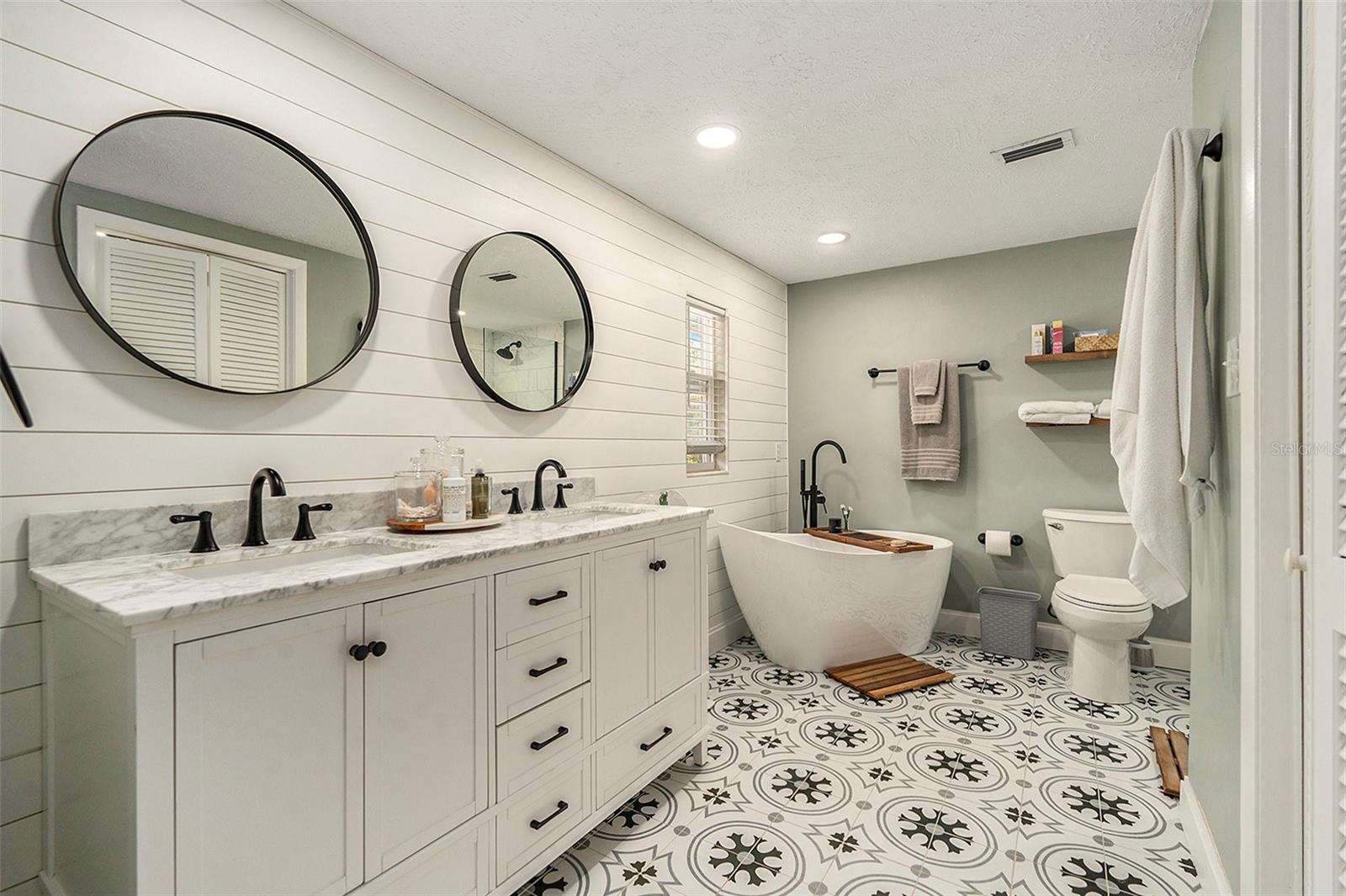 Ensuite with Soaking Tub
