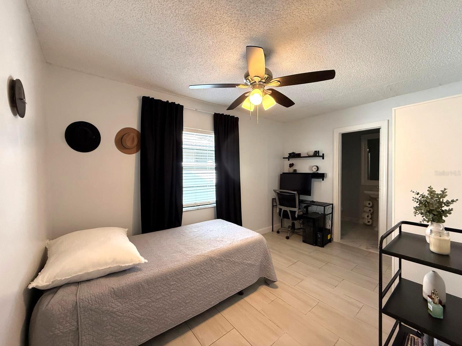 Room 2 - No Closet