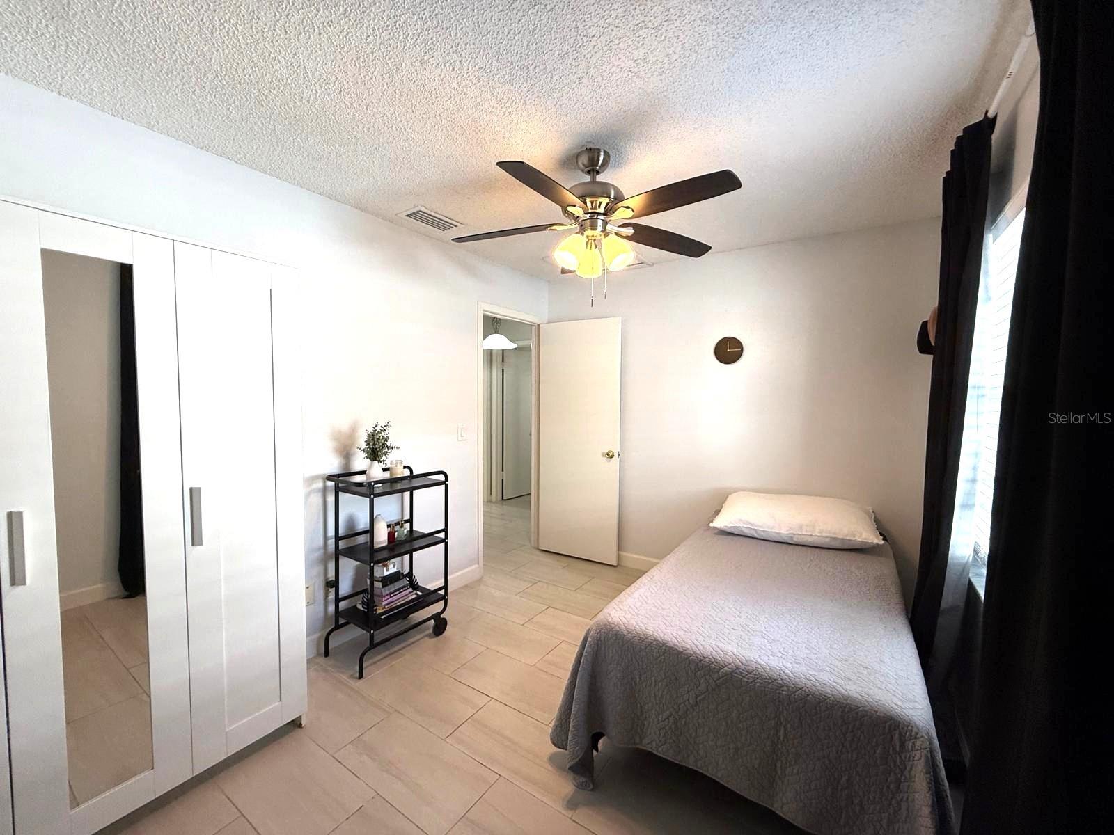 Room 2 - No Closet