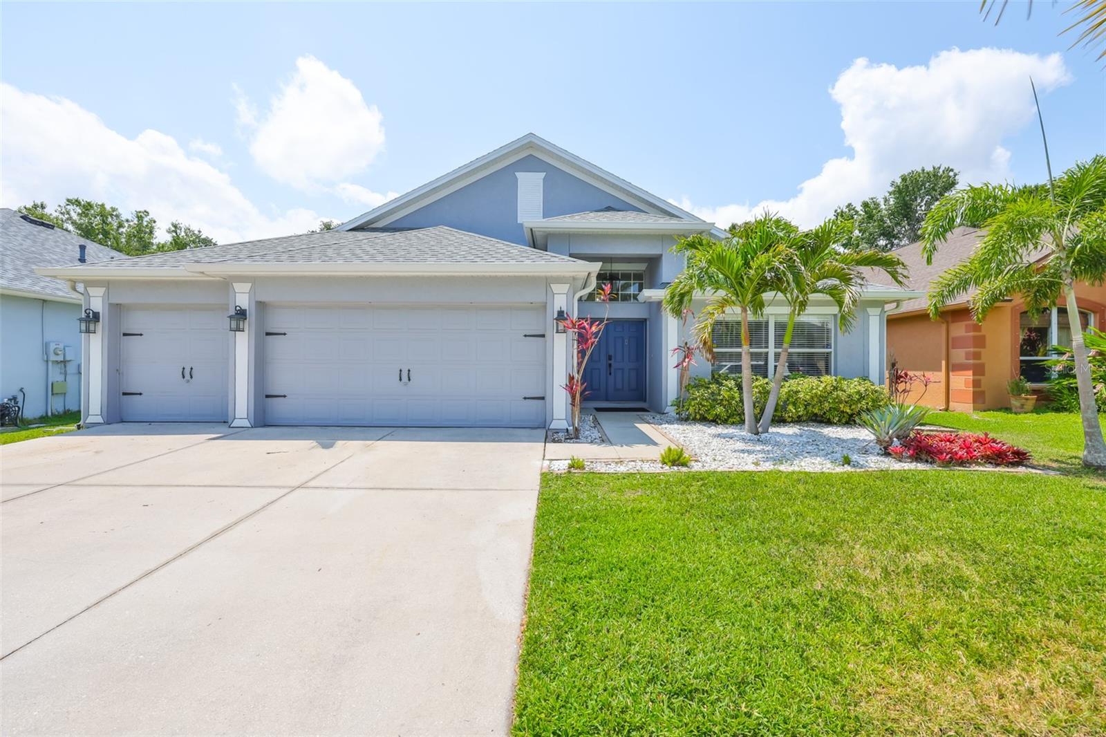 Nice wide driveway with room for guest's cars