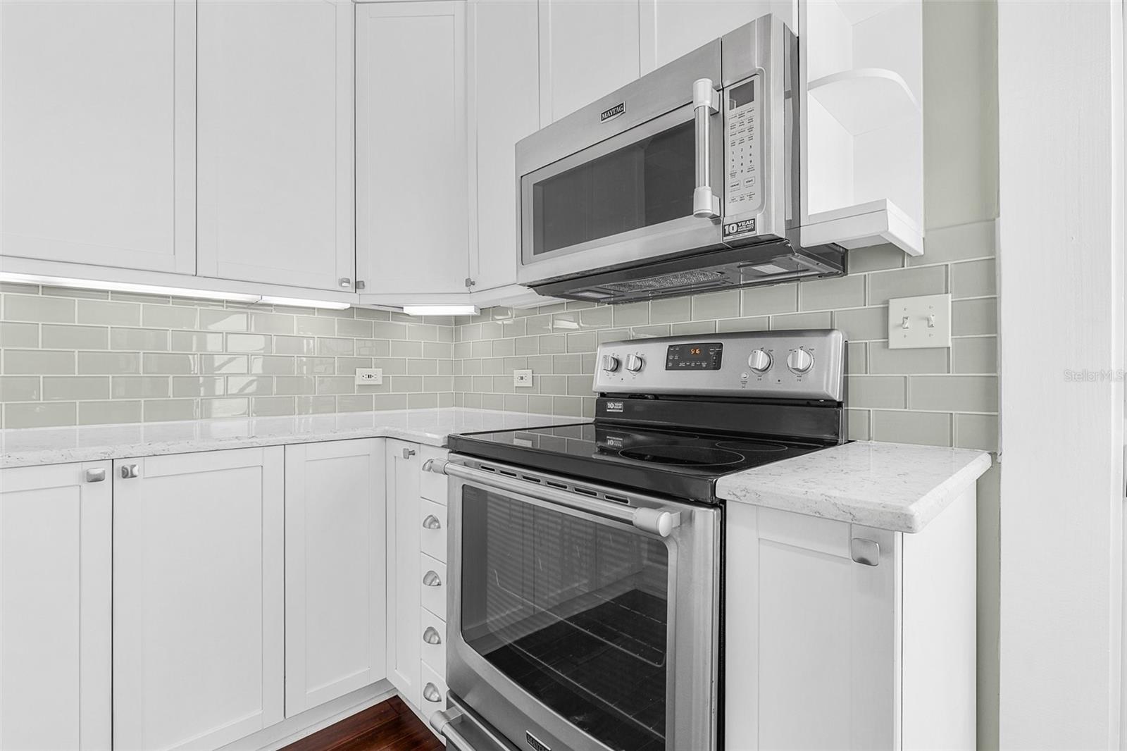 Glass Tile Backsplash with Under Cabinet Lighting