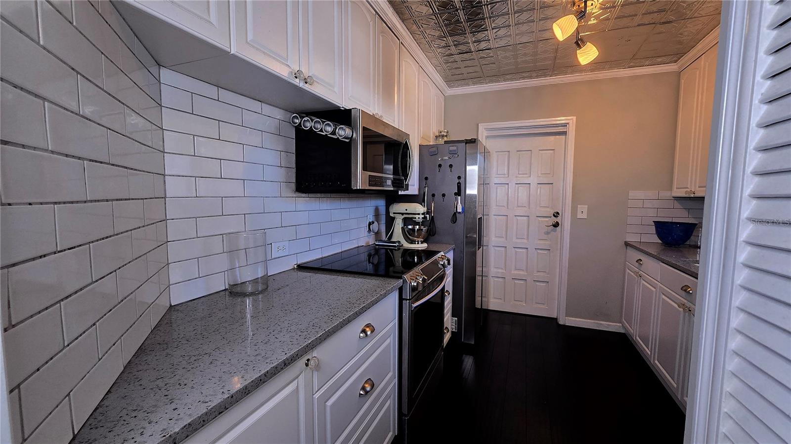 Another view of the beautifully remodeled kitchen.