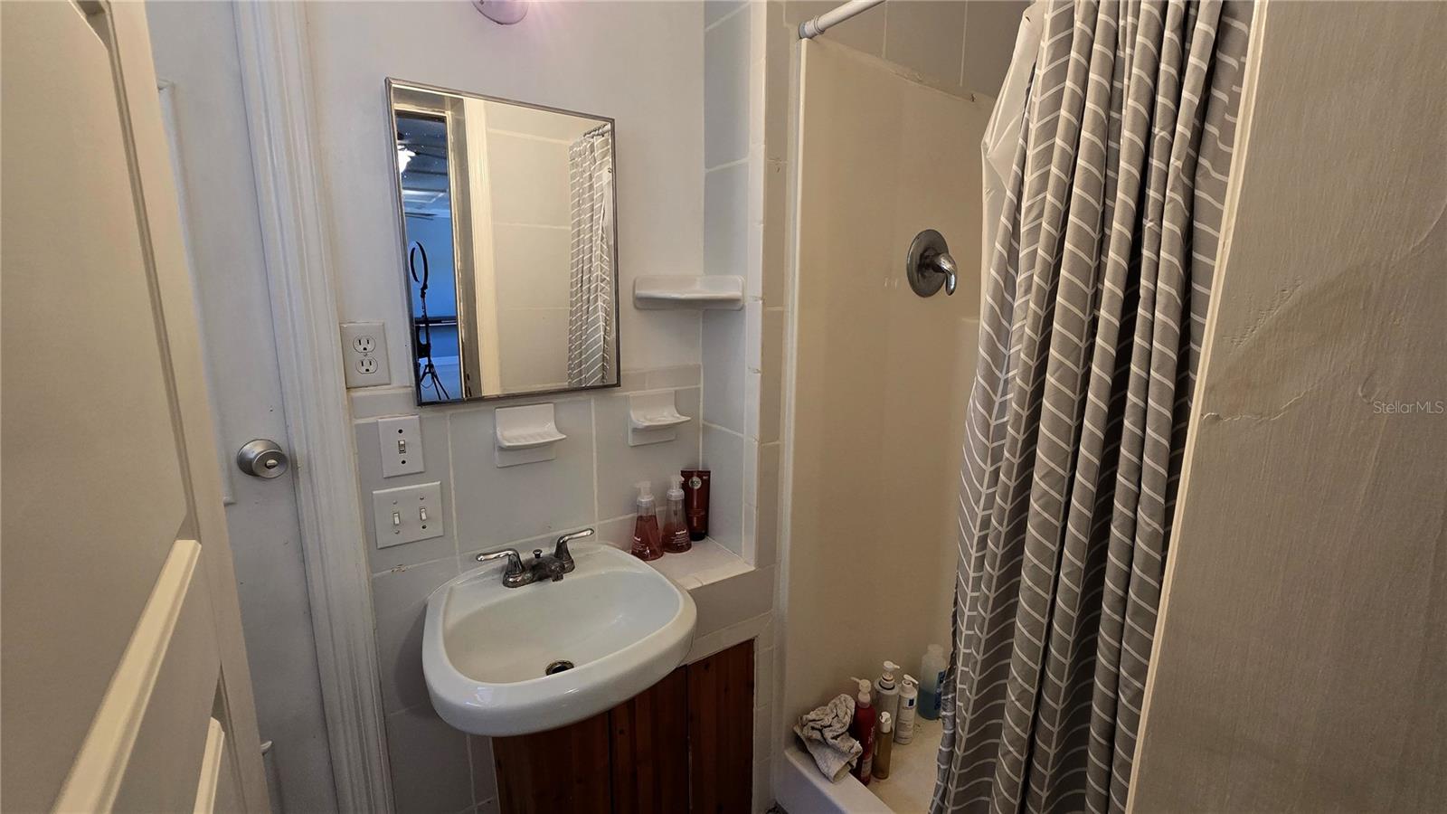 Bathroom 2 with Shower