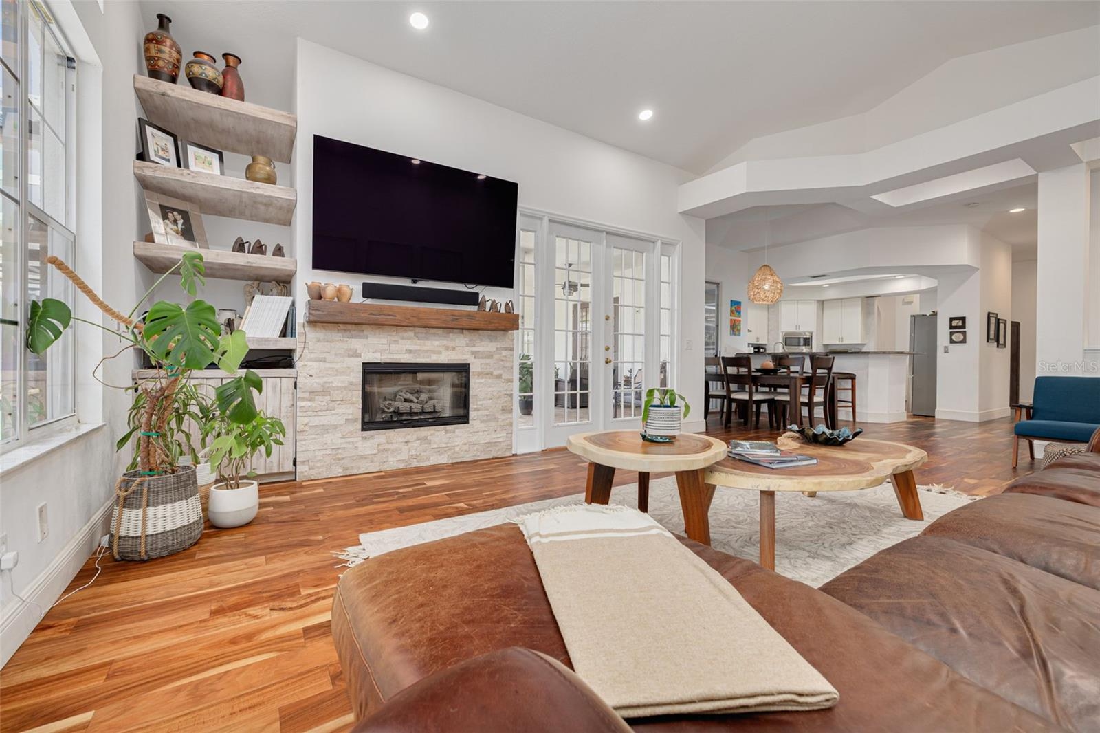 Gas fireplace