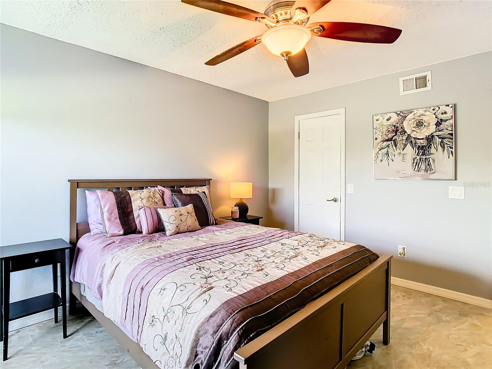 Large Bedroom with 6'x6' walk-in closet.