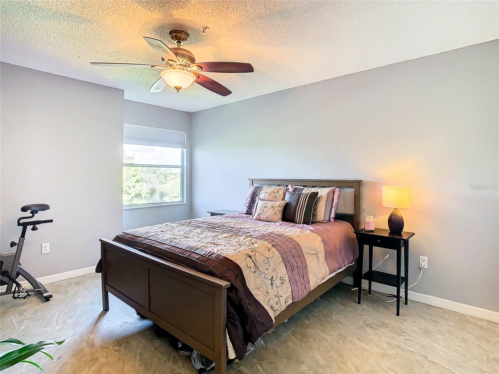 Extra nook space in Bedroom.
