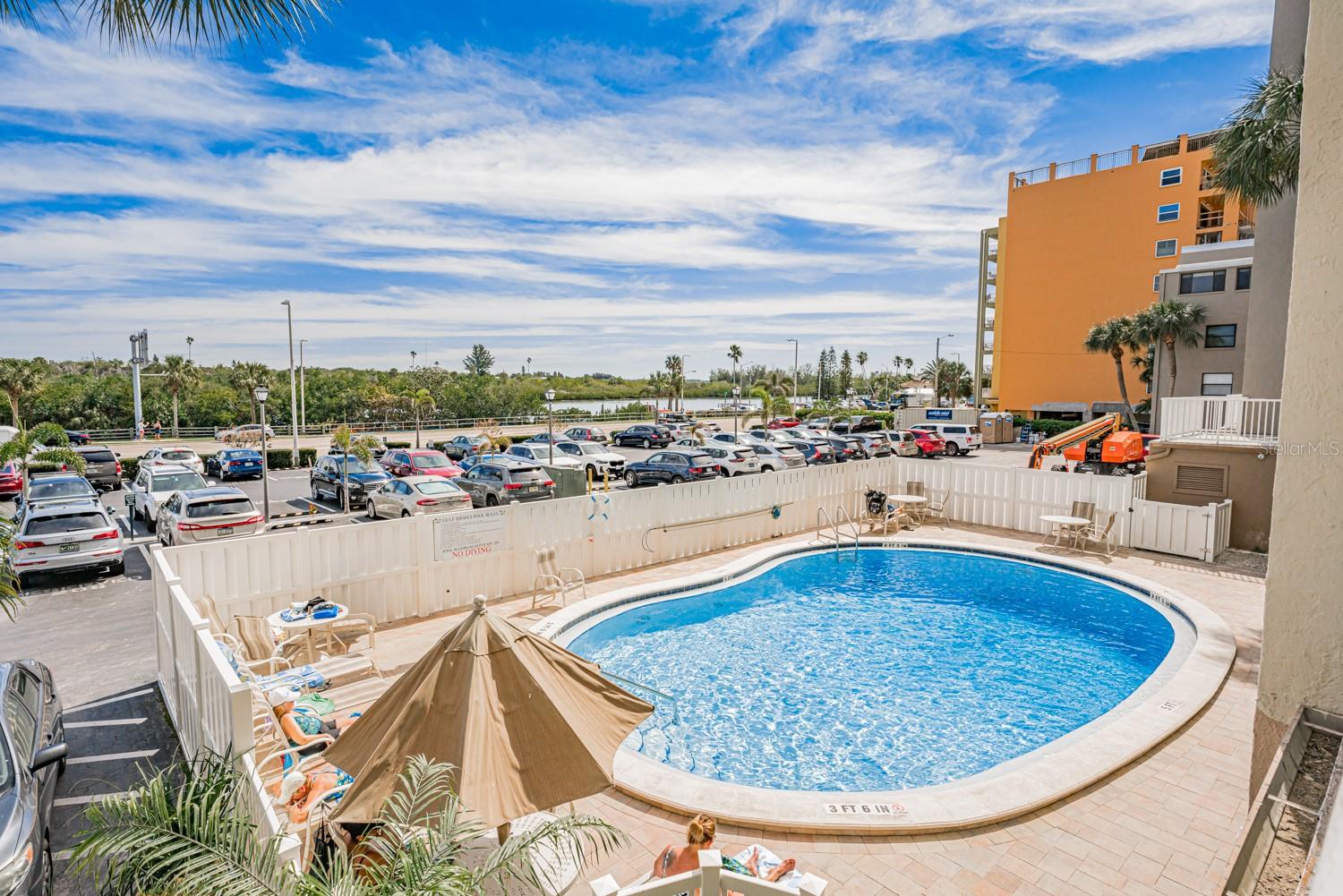 Gulf Shores Condo Pool