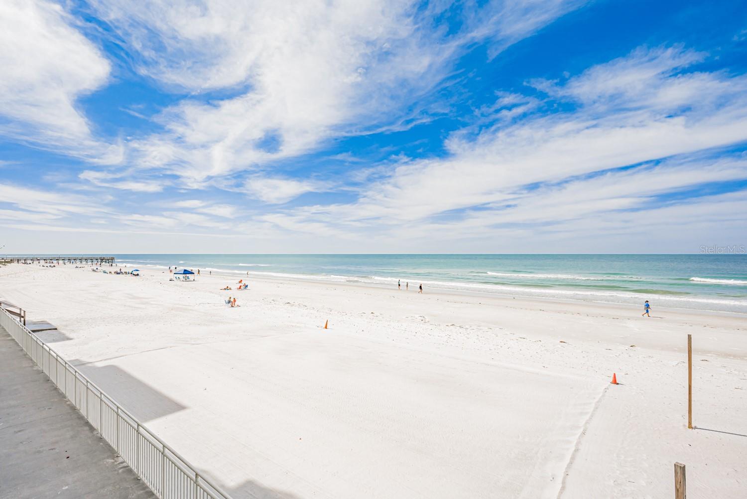 Views on white sandy beaches and the Gulf