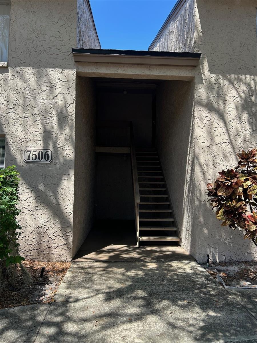 ENTRANCE 1