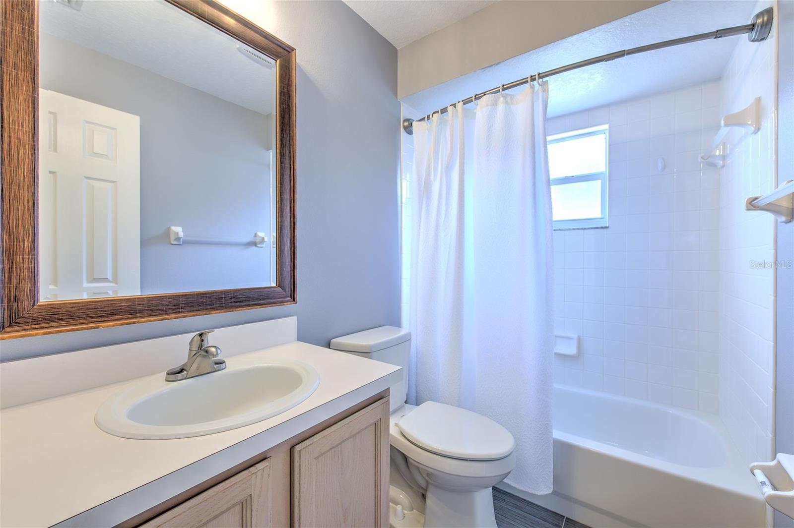Full Hallway Bathroom