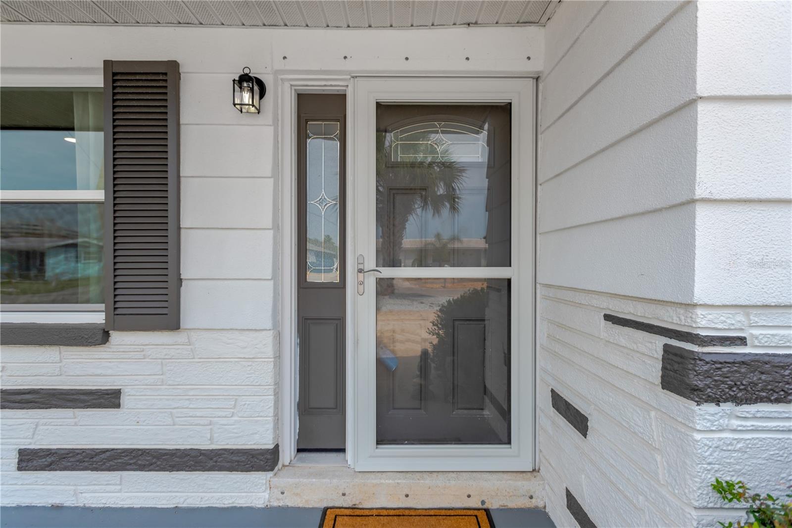 Beautiful Front entrance with Storm Door.