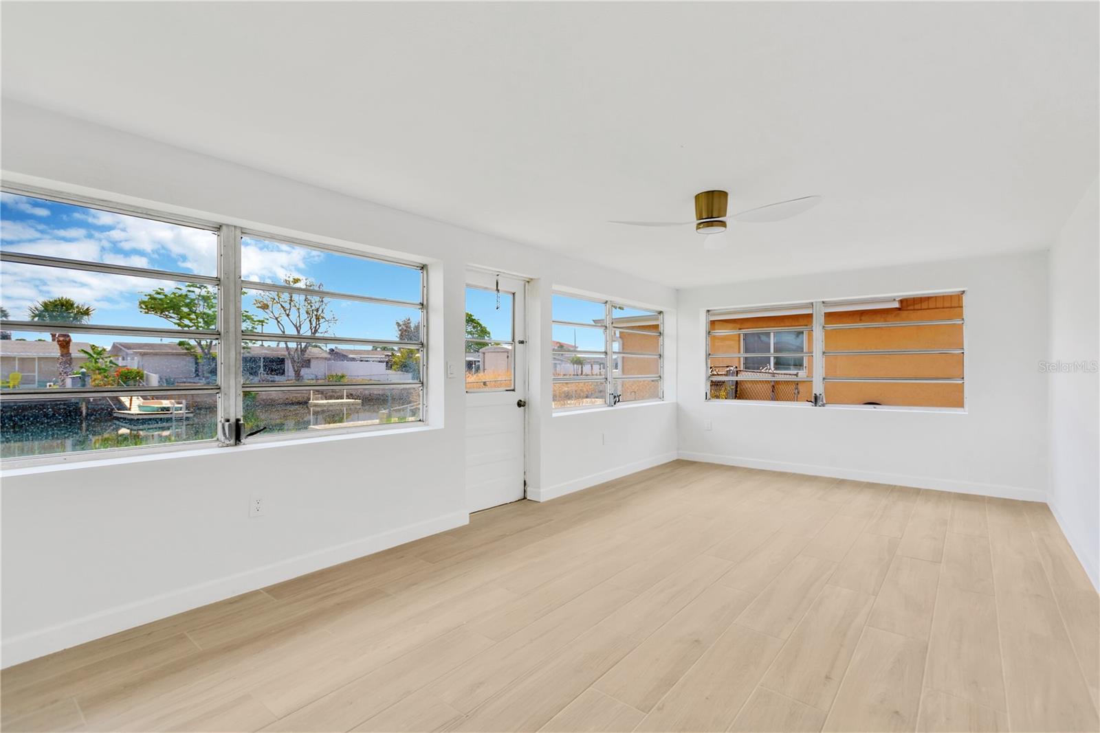 Bonus Room with glass windows to enjoy view