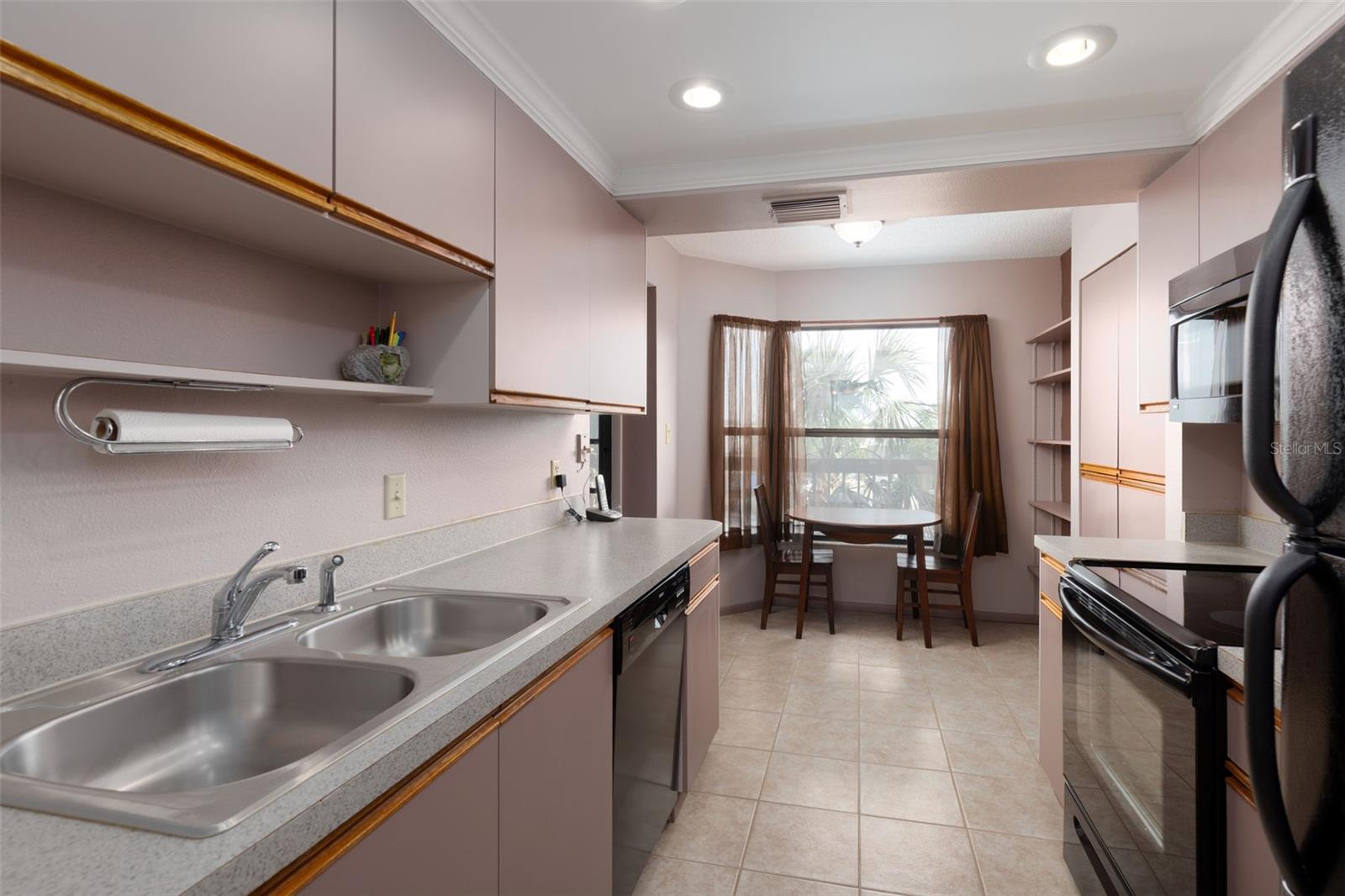 Kitchen with eat-in area