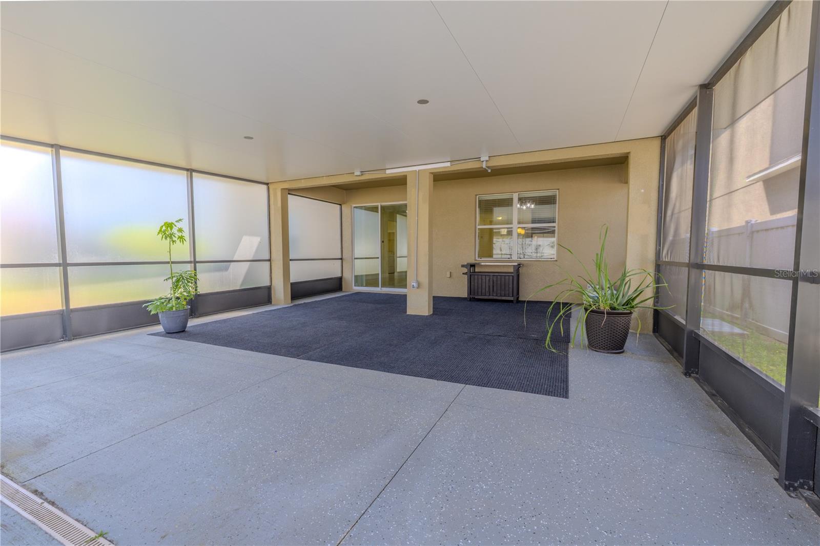 Covered patio and lanai
