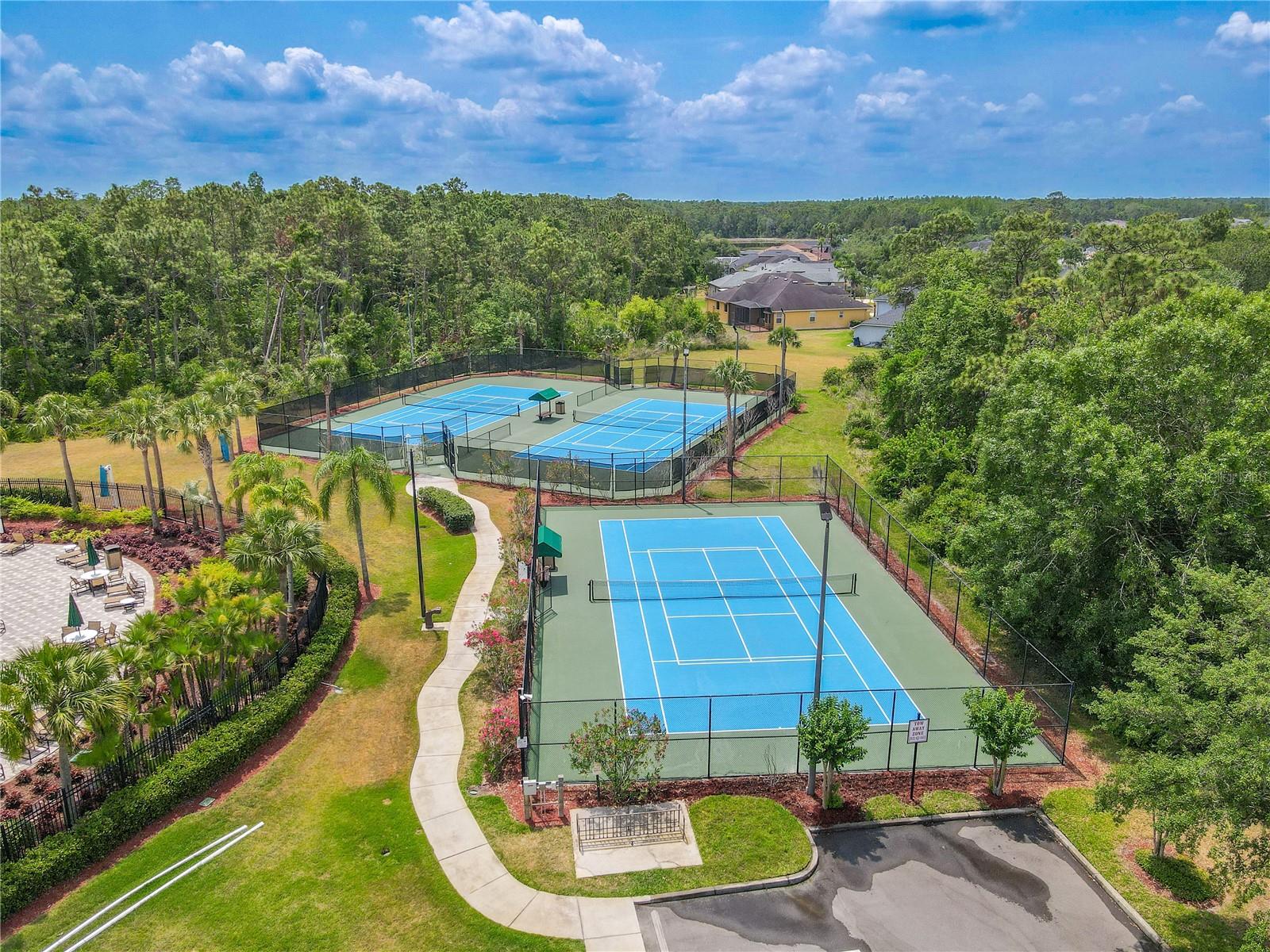 Live Oaks tennis/pickleball courts