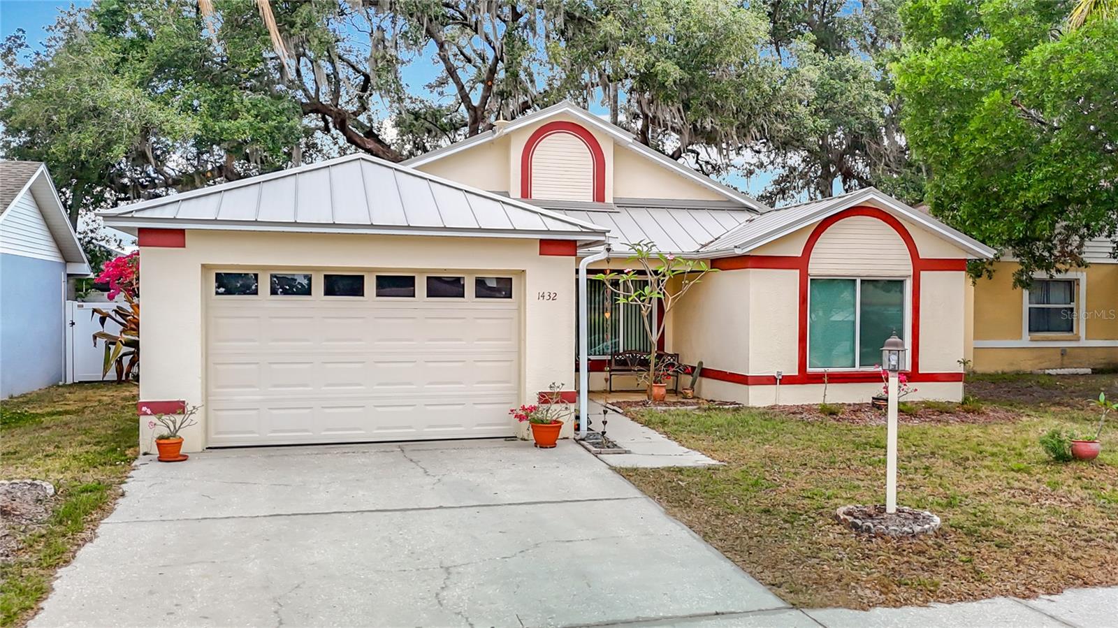 No Cdd Fees - Low HOA Fees
