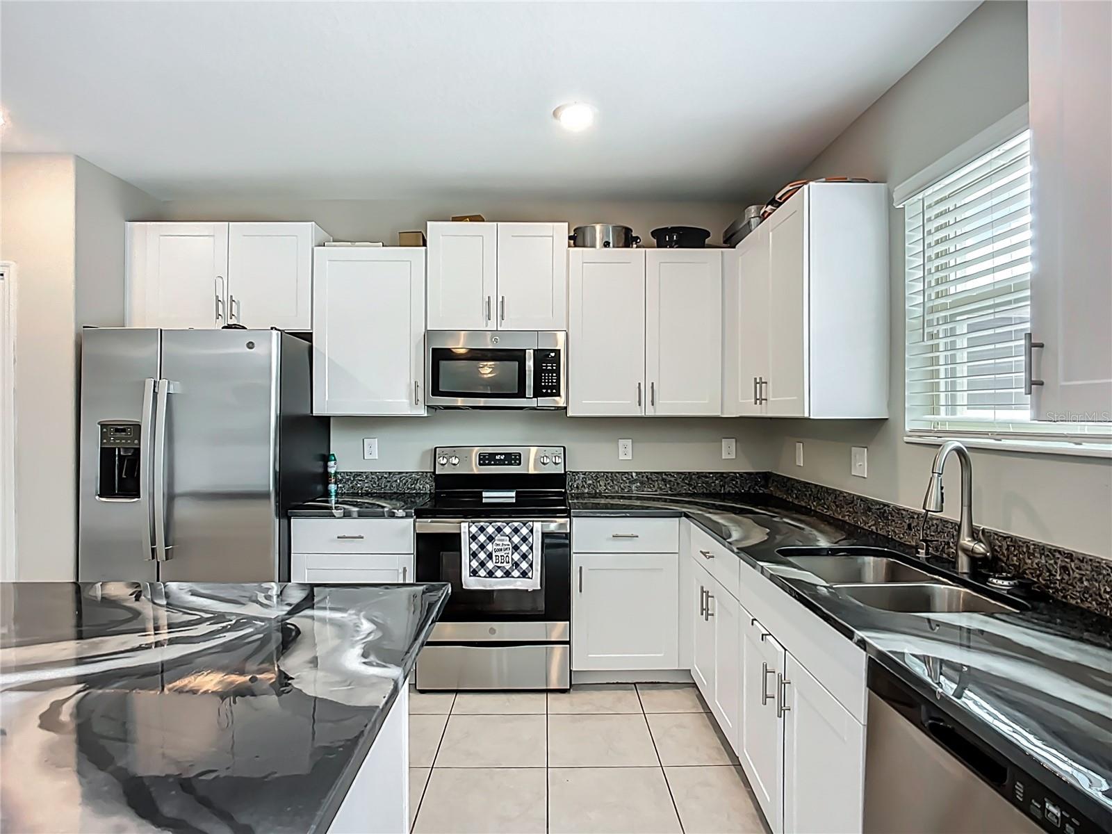 ALL KITCHE APPLIANCES INCLUDED
