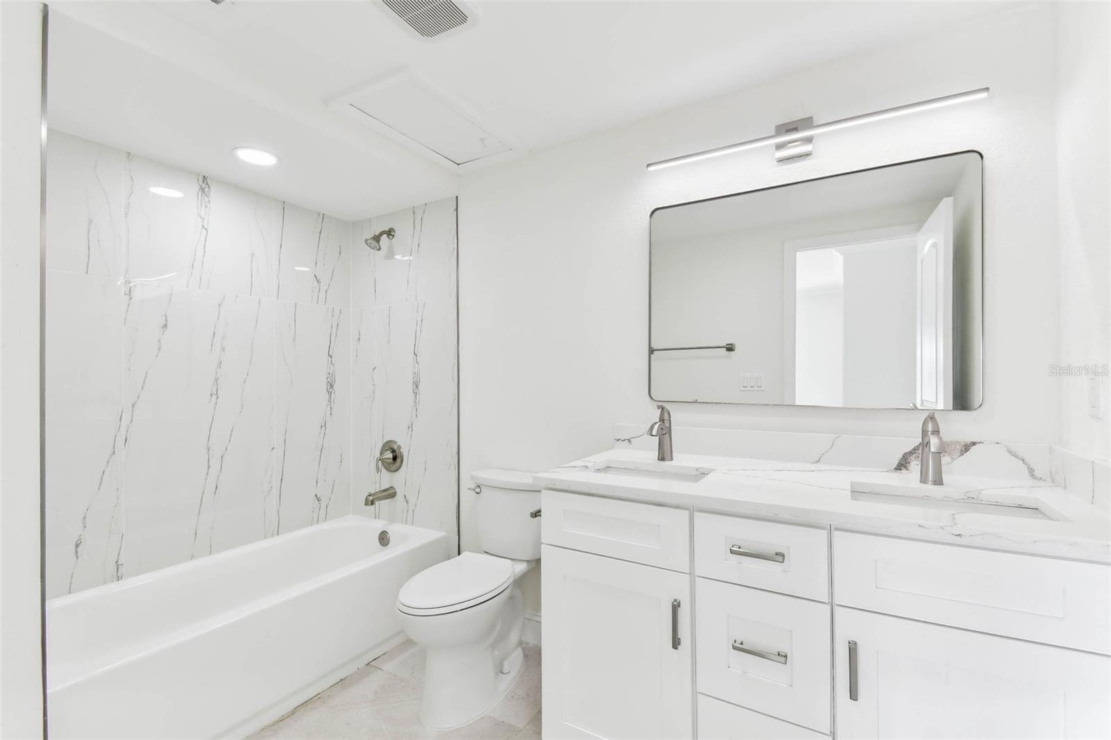 en suite master bath