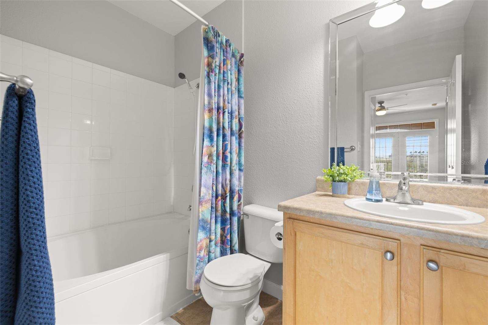 PRIMARY BEDROOM EN-SUITE BATH