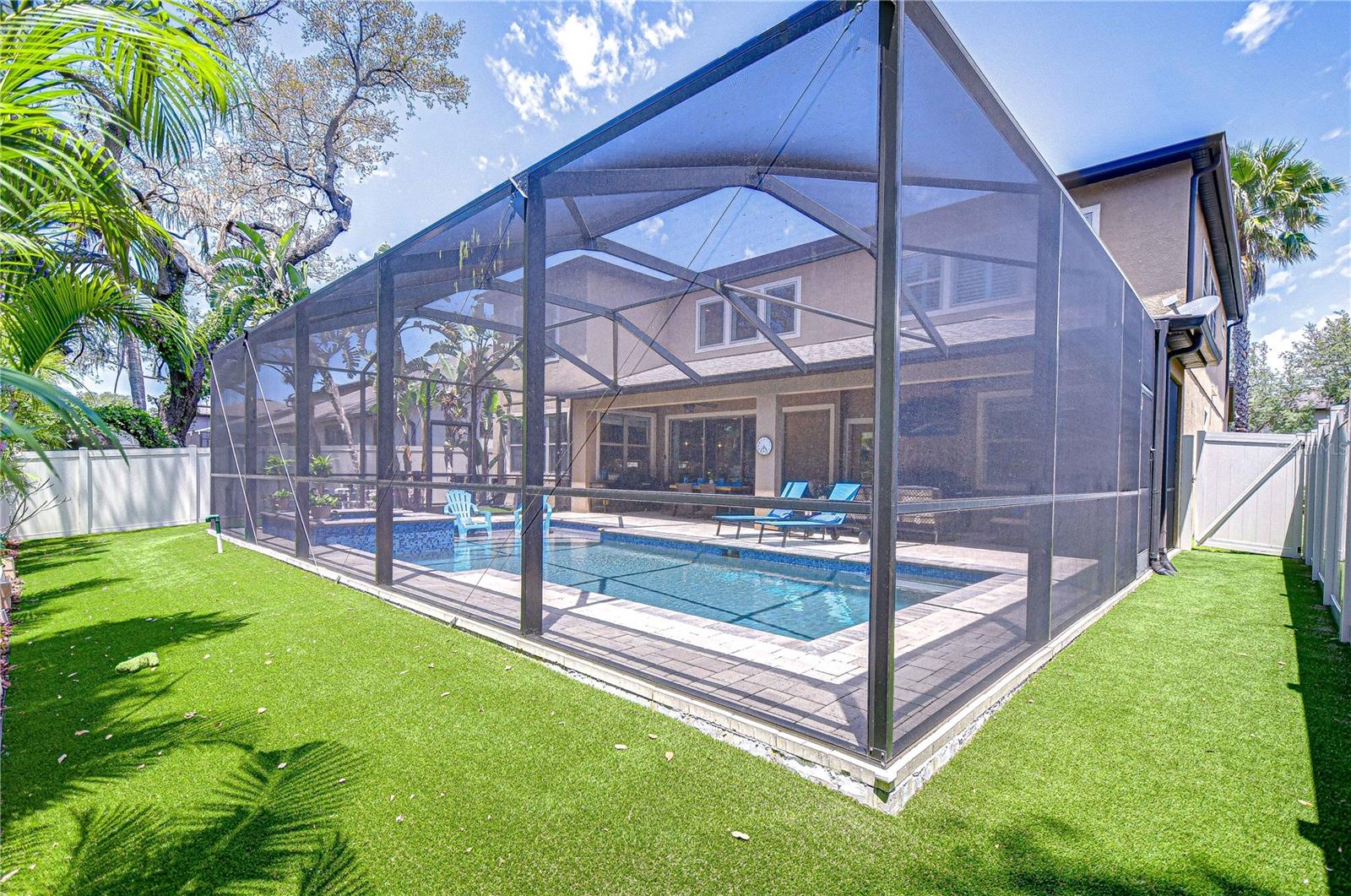 Great backyard and so well cared for!